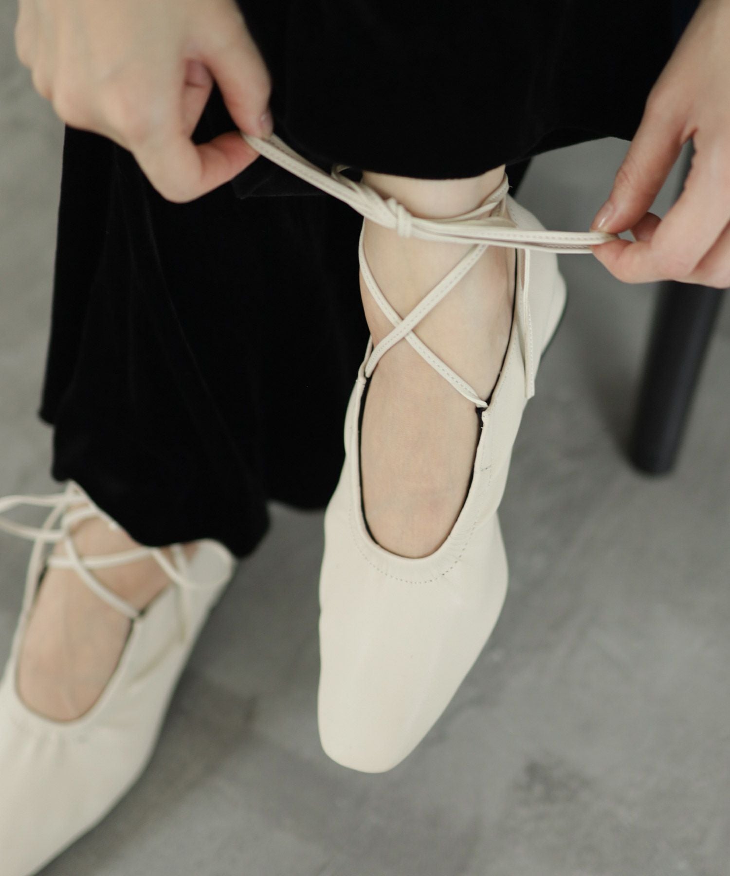 スクエアトゥレースアップパンプス