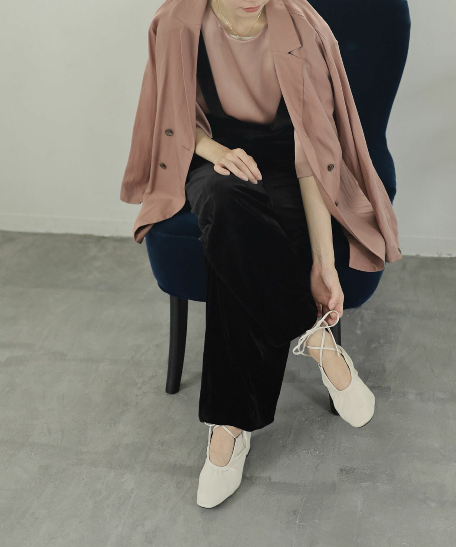 スクエアトゥレースアップパンプス