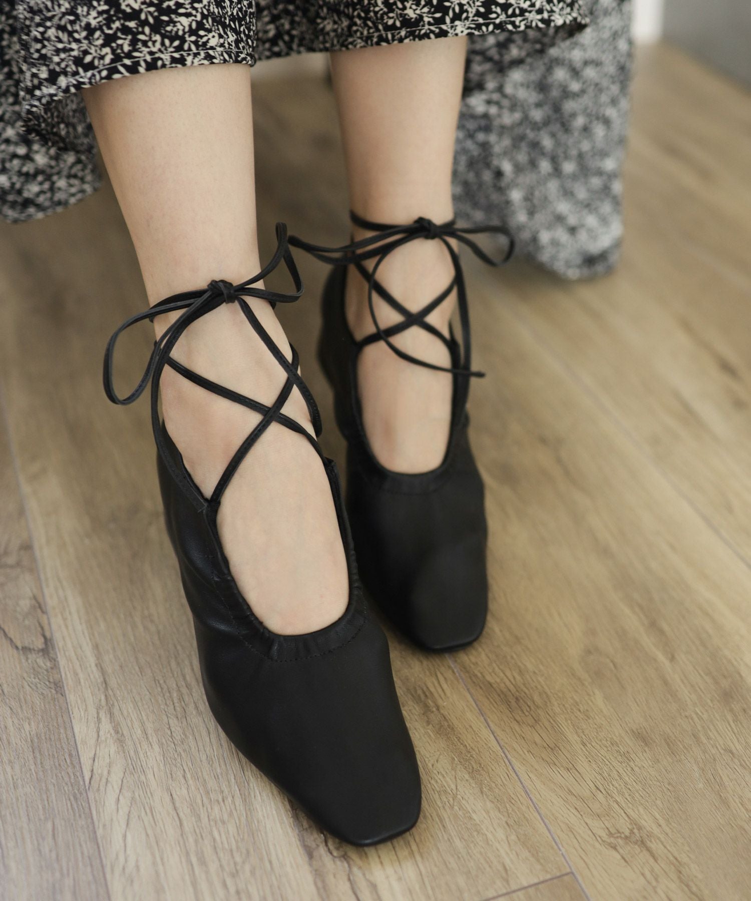 スクエアトゥレースアップパンプス