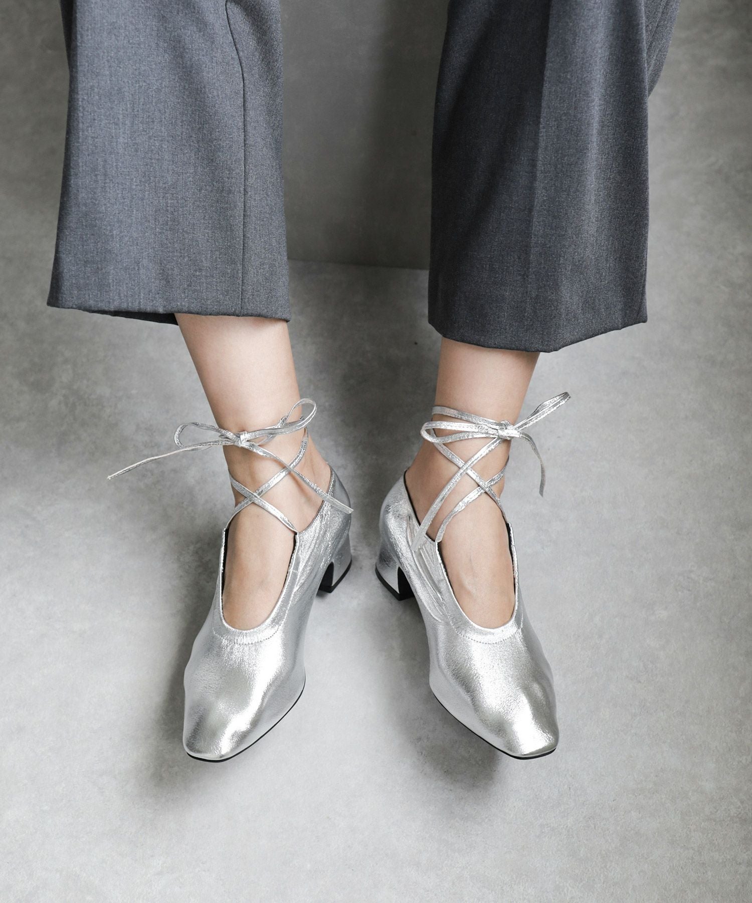 スクエアトゥレースアップパンプス