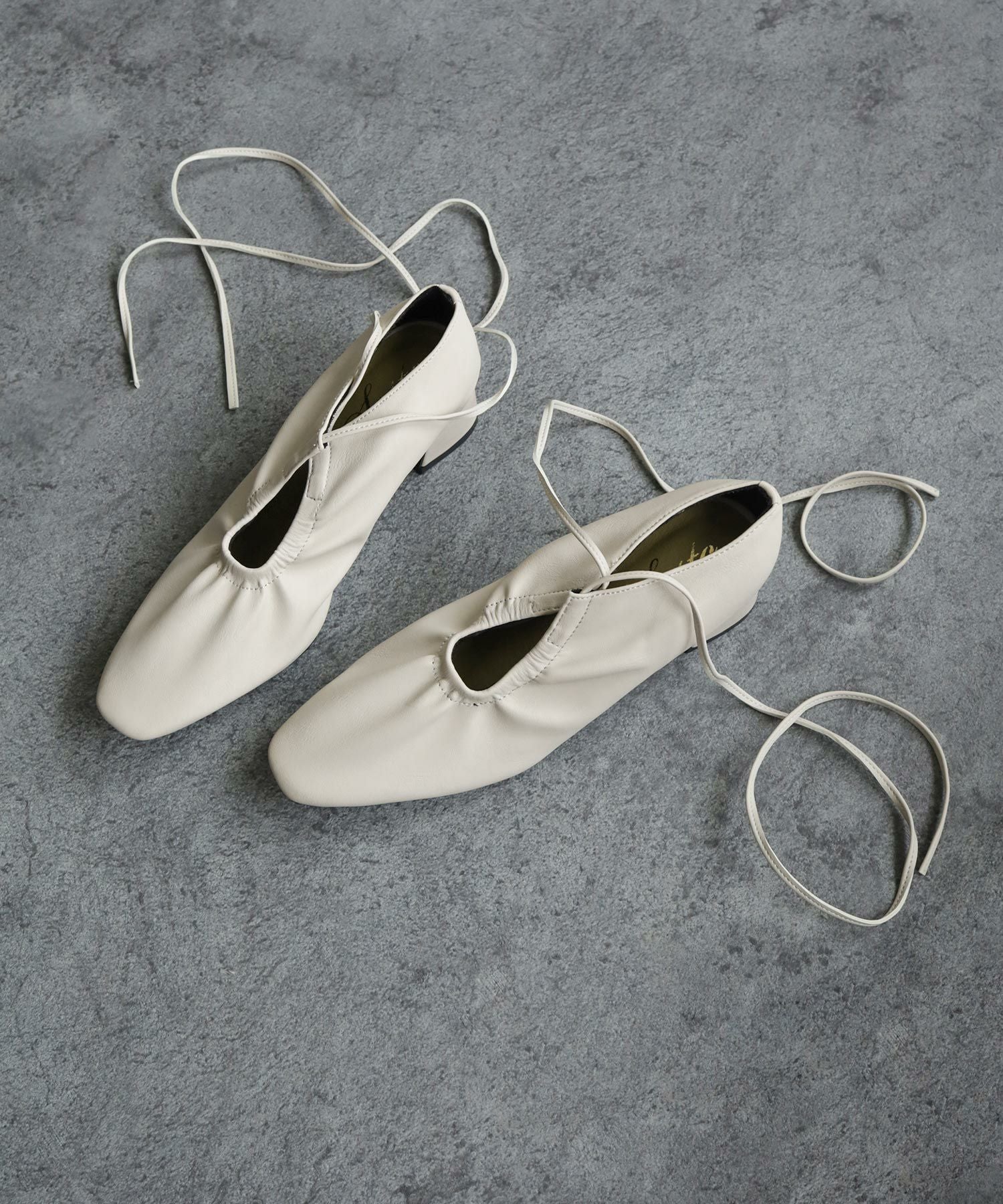 スクエアトゥレースアップパンプス