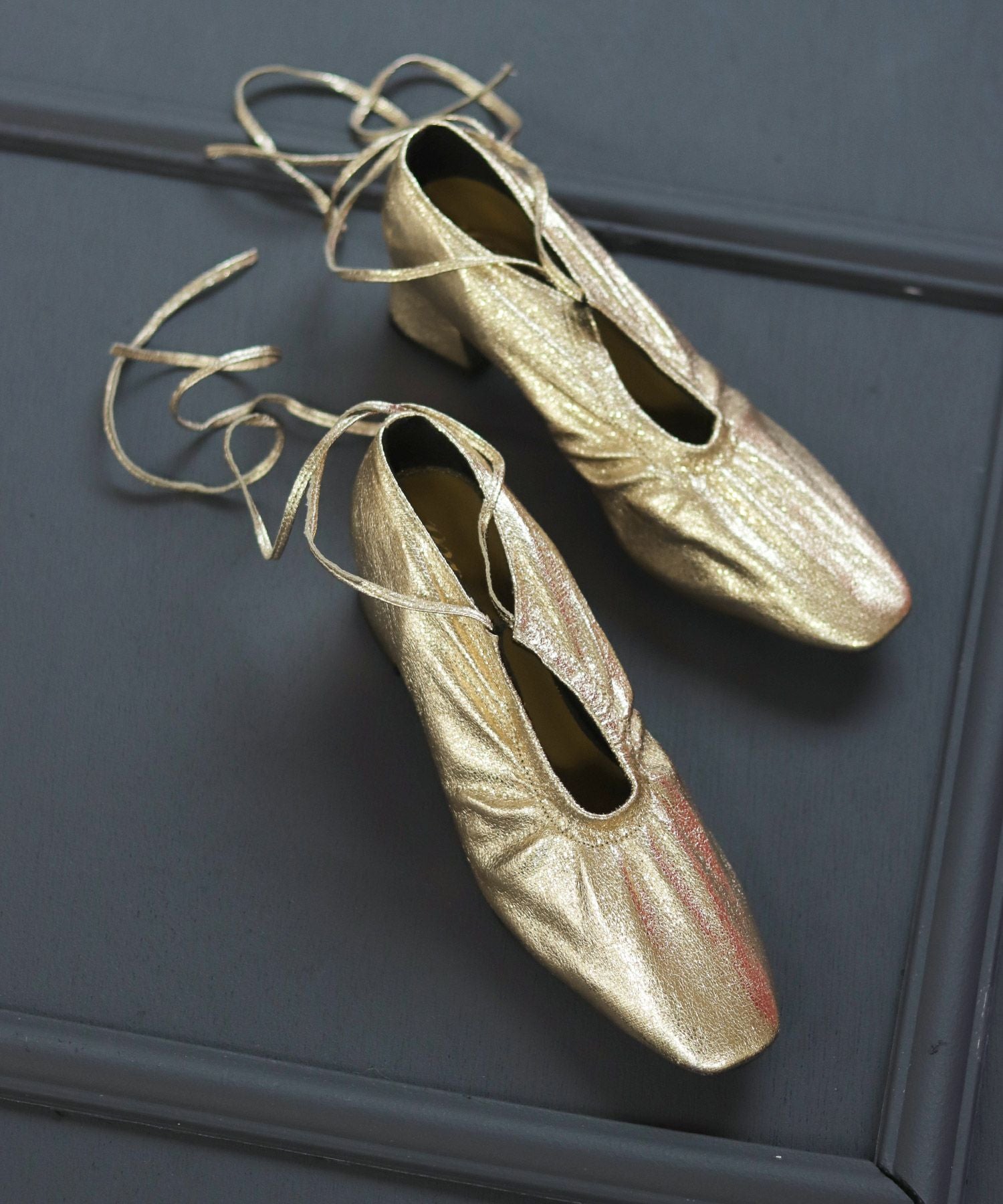 スクエアトゥレースアップパンプス