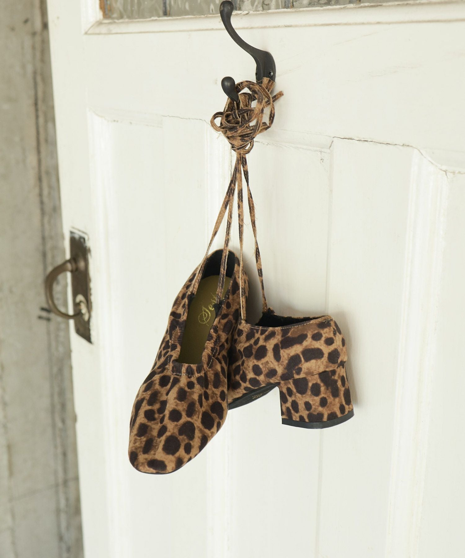 スクエアトゥレースアップパンプス