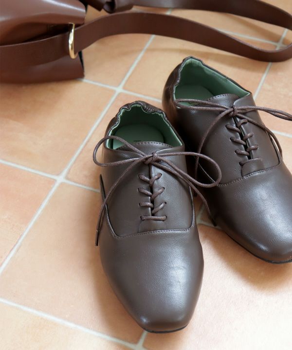 【4E幅広・大きいサイズ】スクエアトゥフラットレースアップパンプス ▲返品不可