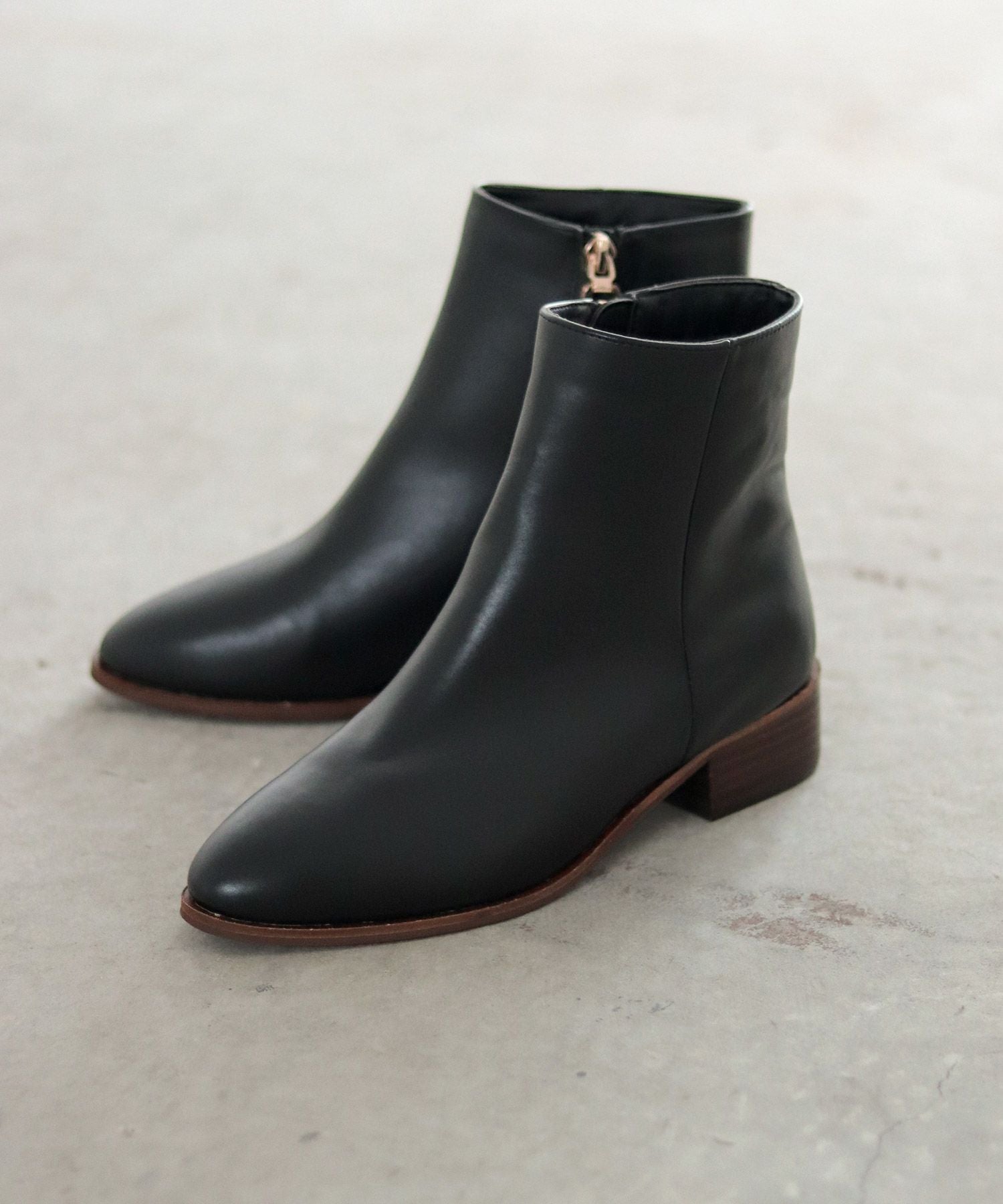 内側ファーのウッドヒールショートブーツ