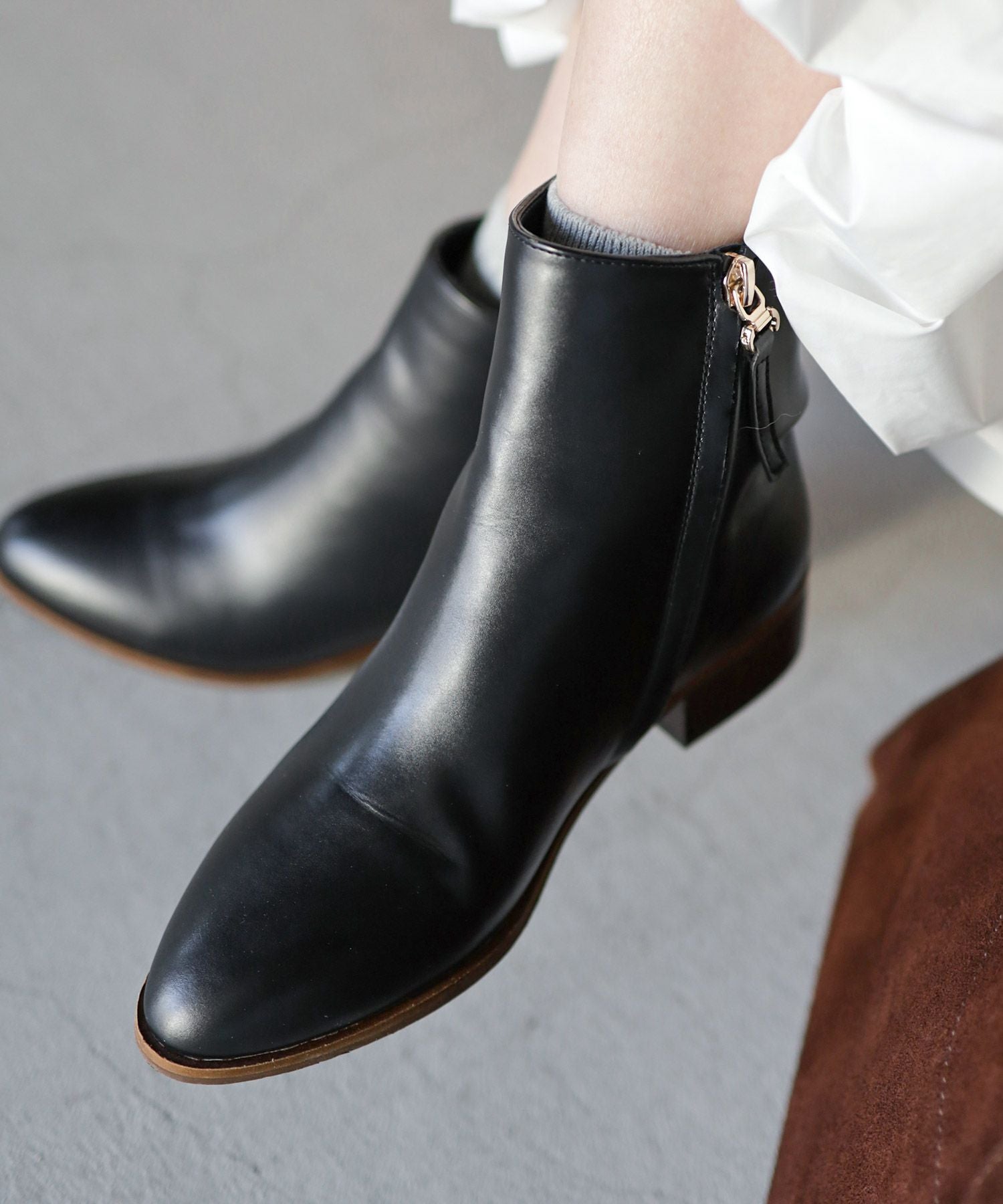 内側ファーのウッドヒールショートブーツ