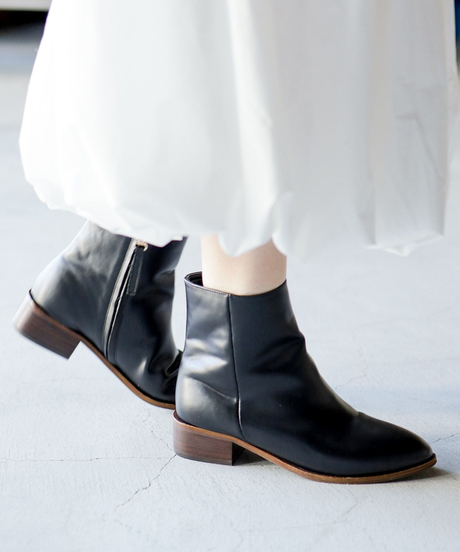 内側ファーのウッドヒールショートブーツ