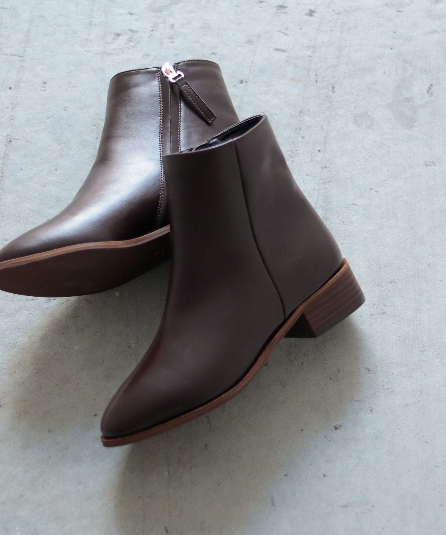 内側ファーのウッドヒールショートブーツ