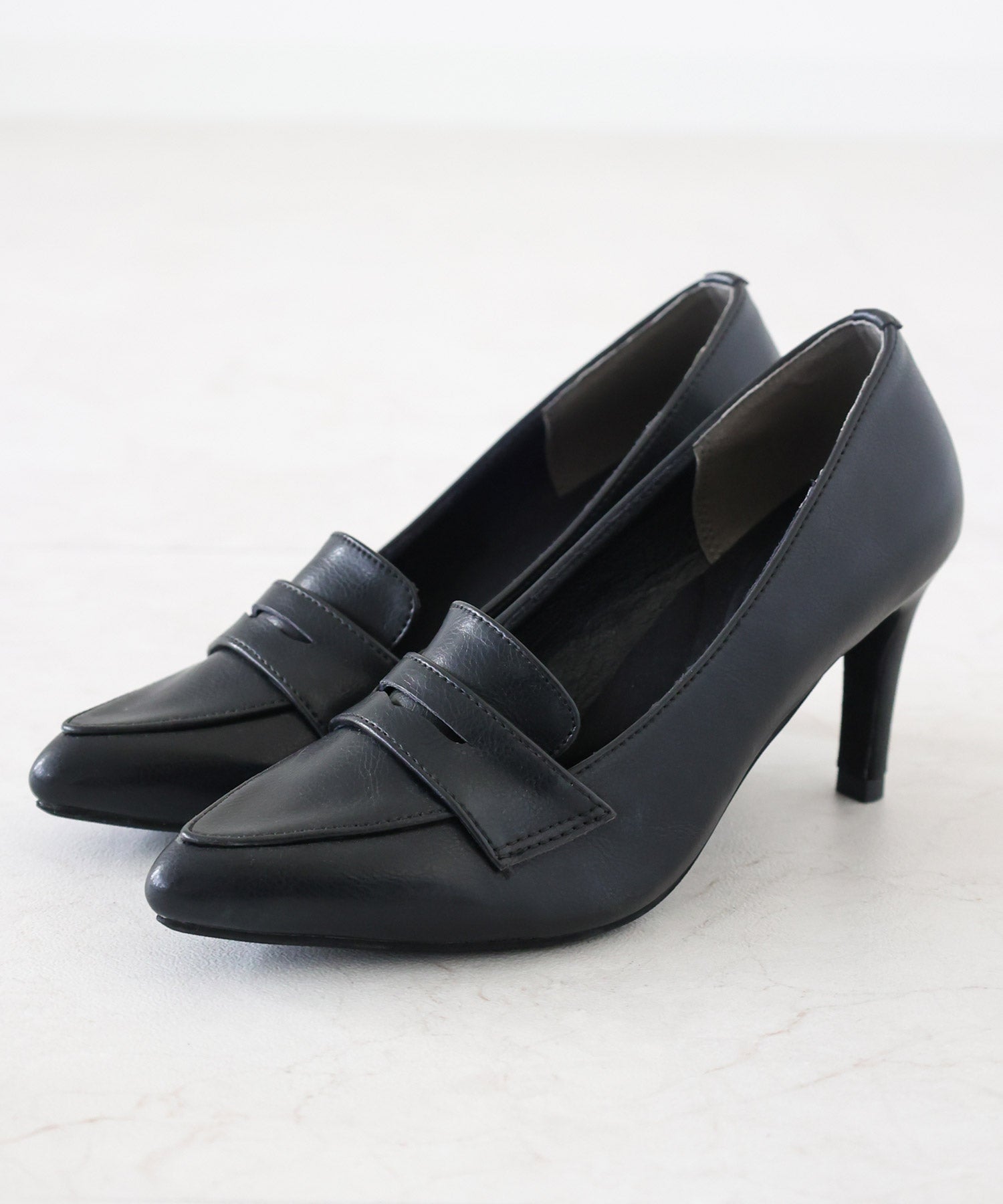 ポインテッドトゥコインローファーパンプス