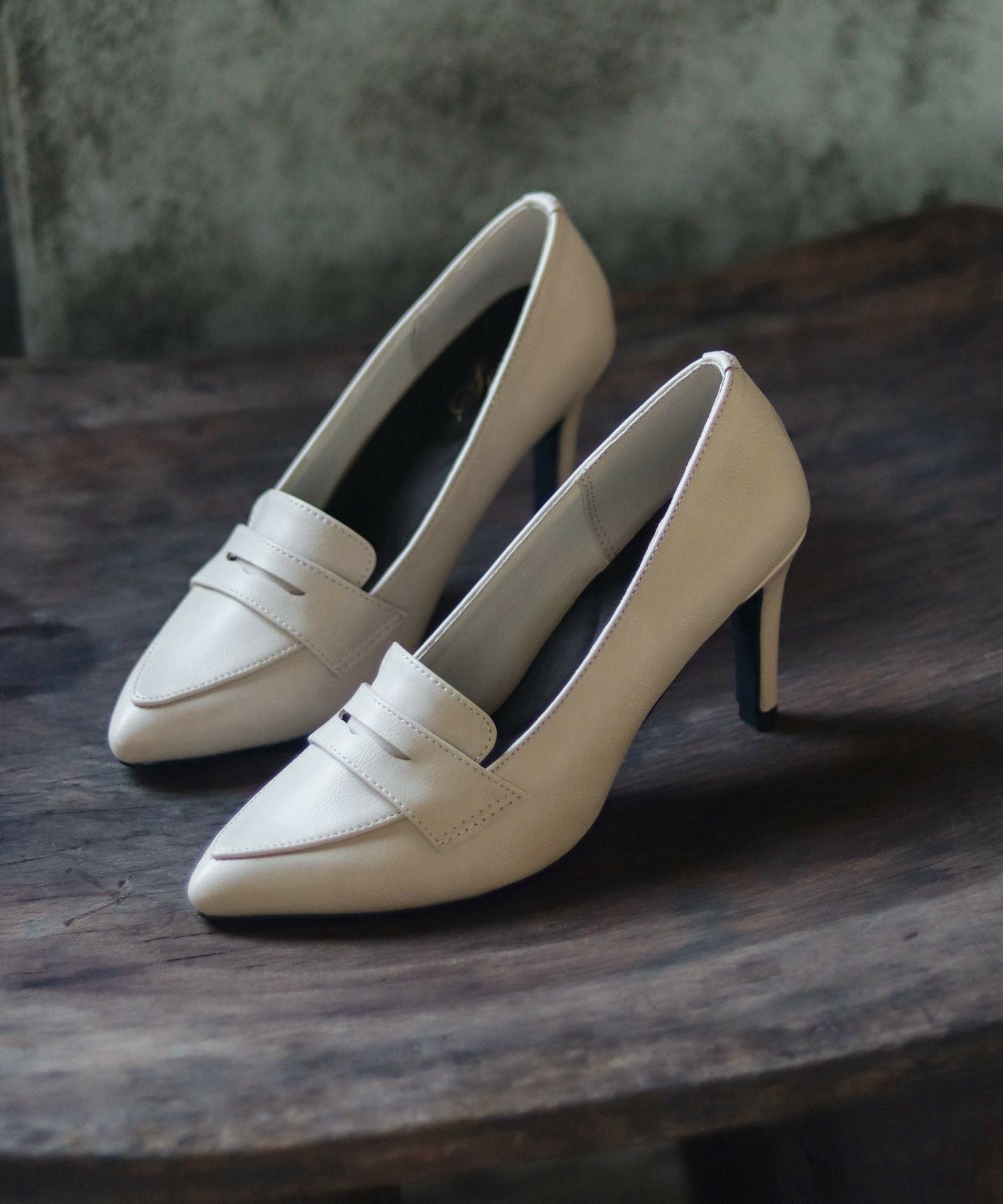 ポインテッドトゥコインローファーパンプス