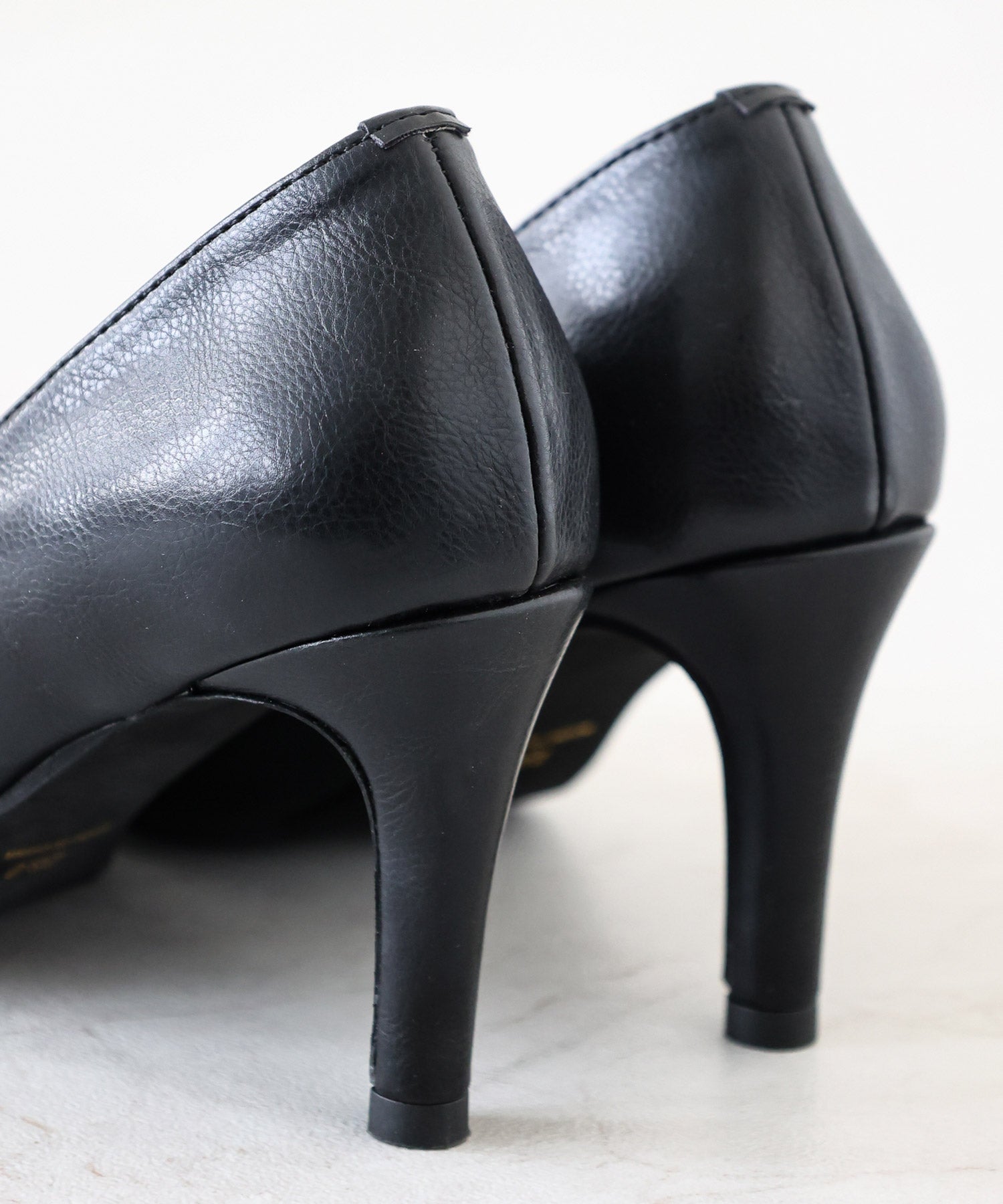 ポインテッドトゥコインローファーパンプス