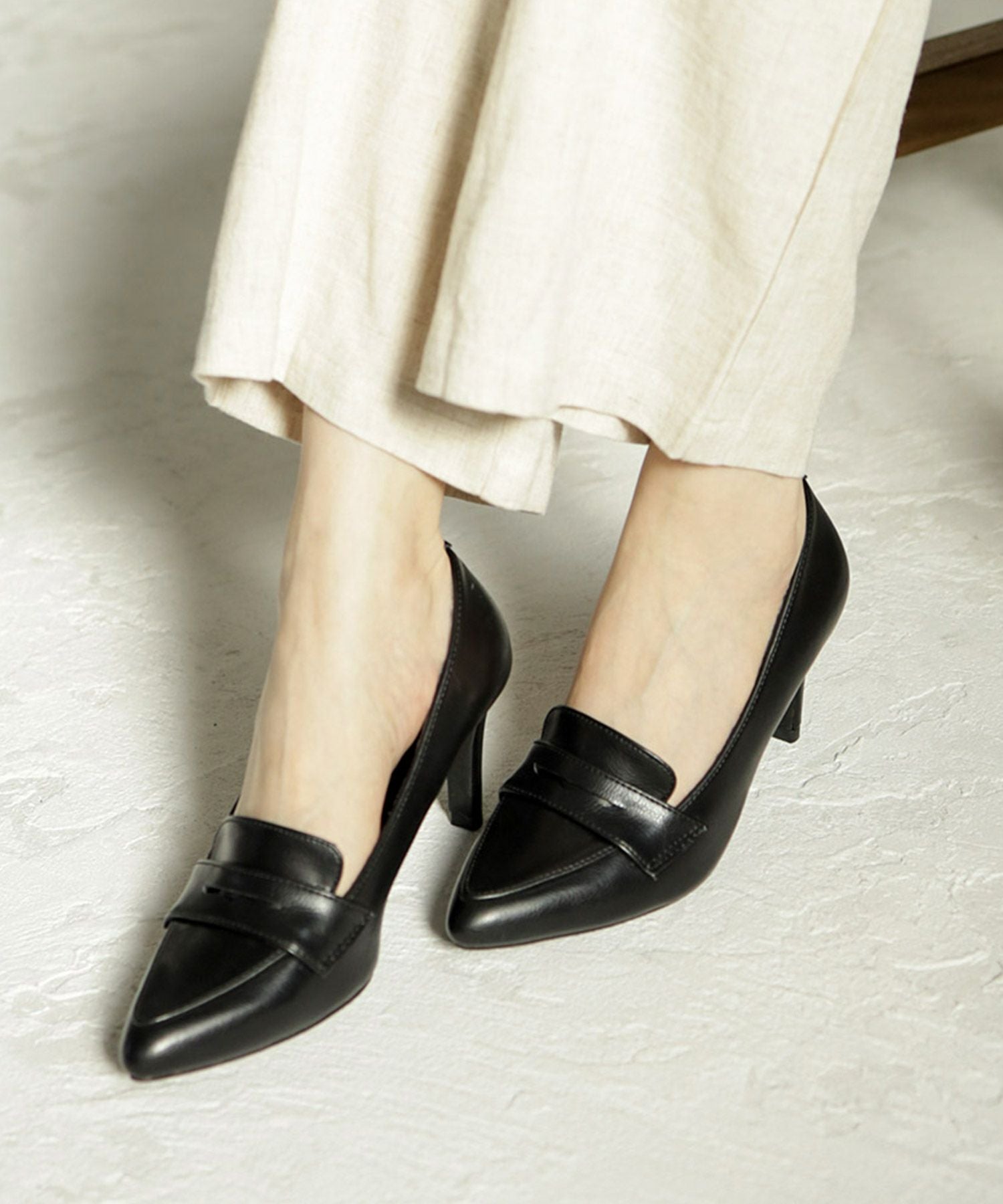 ポインテッドトゥコインローファーパンプス