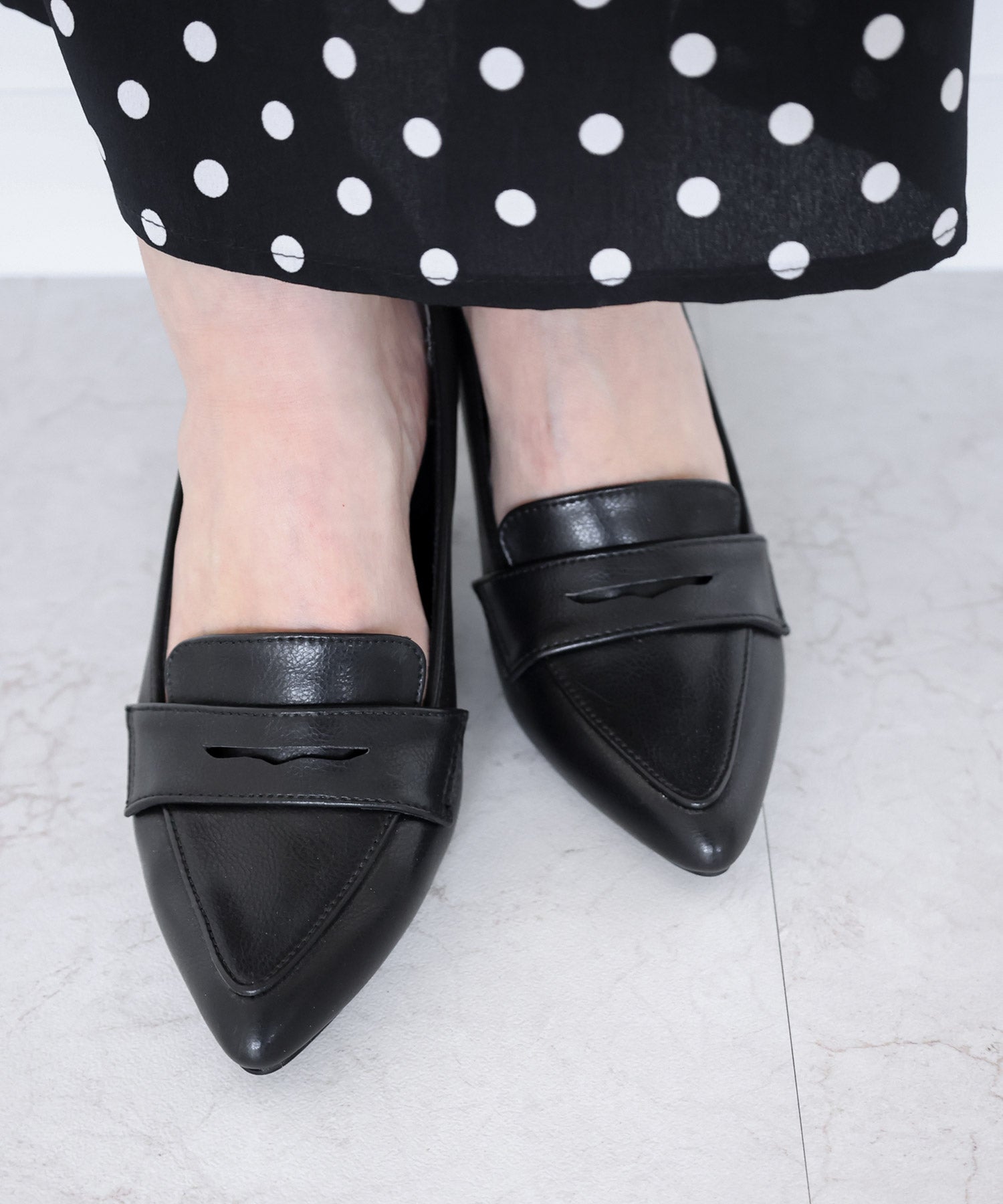 ポインテッドトゥコインローファーパンプス