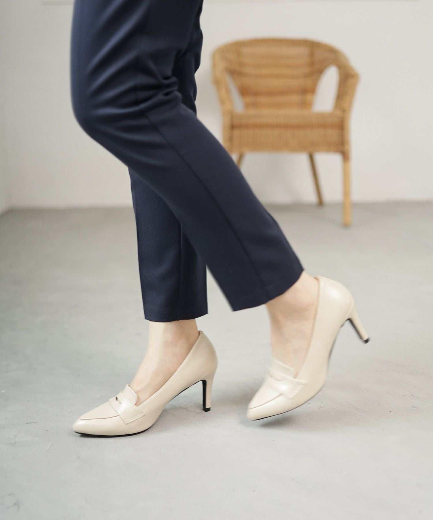 ポインテッドトゥコインローファーパンプス