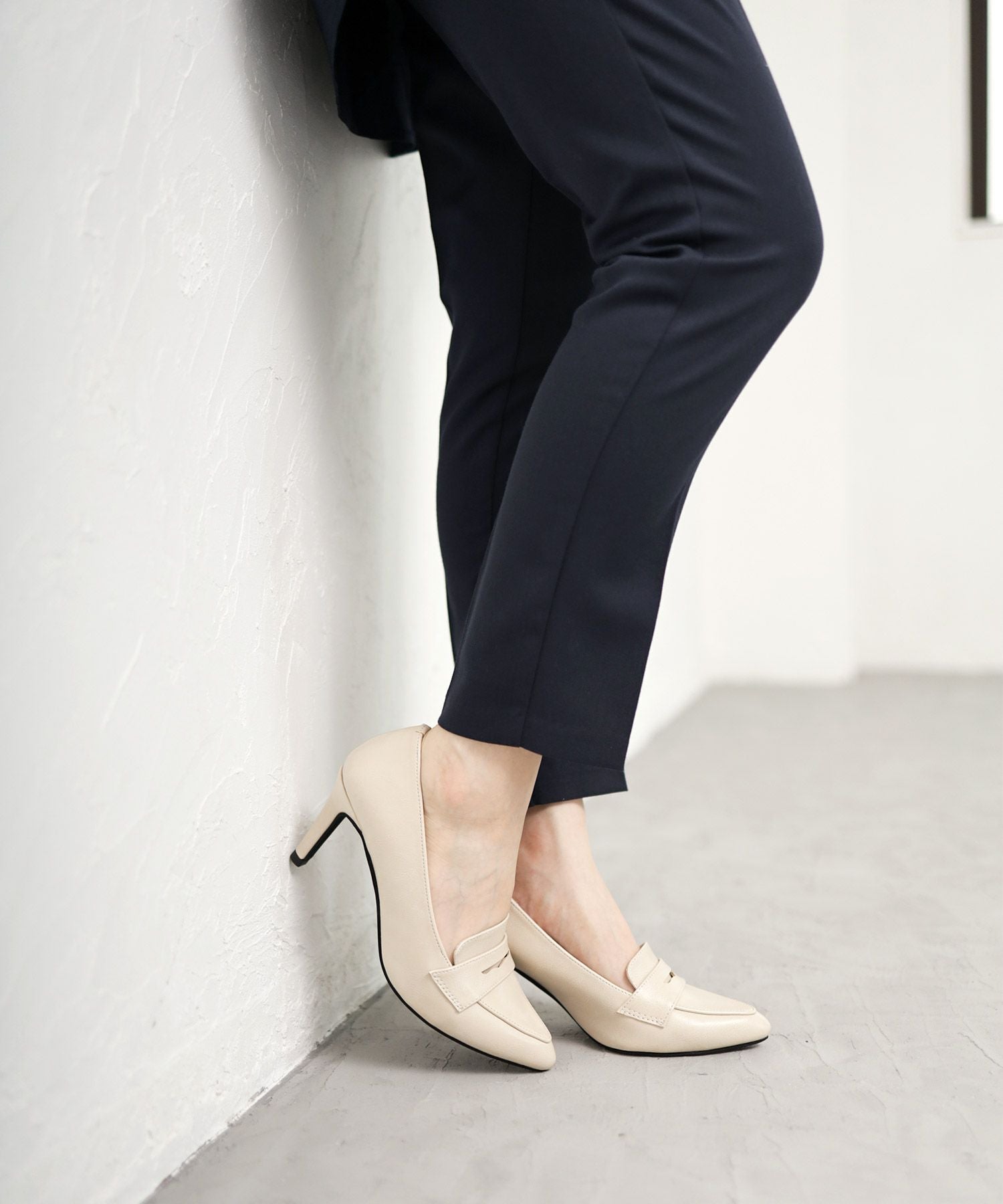 ポインテッドトゥコインローファーパンプス