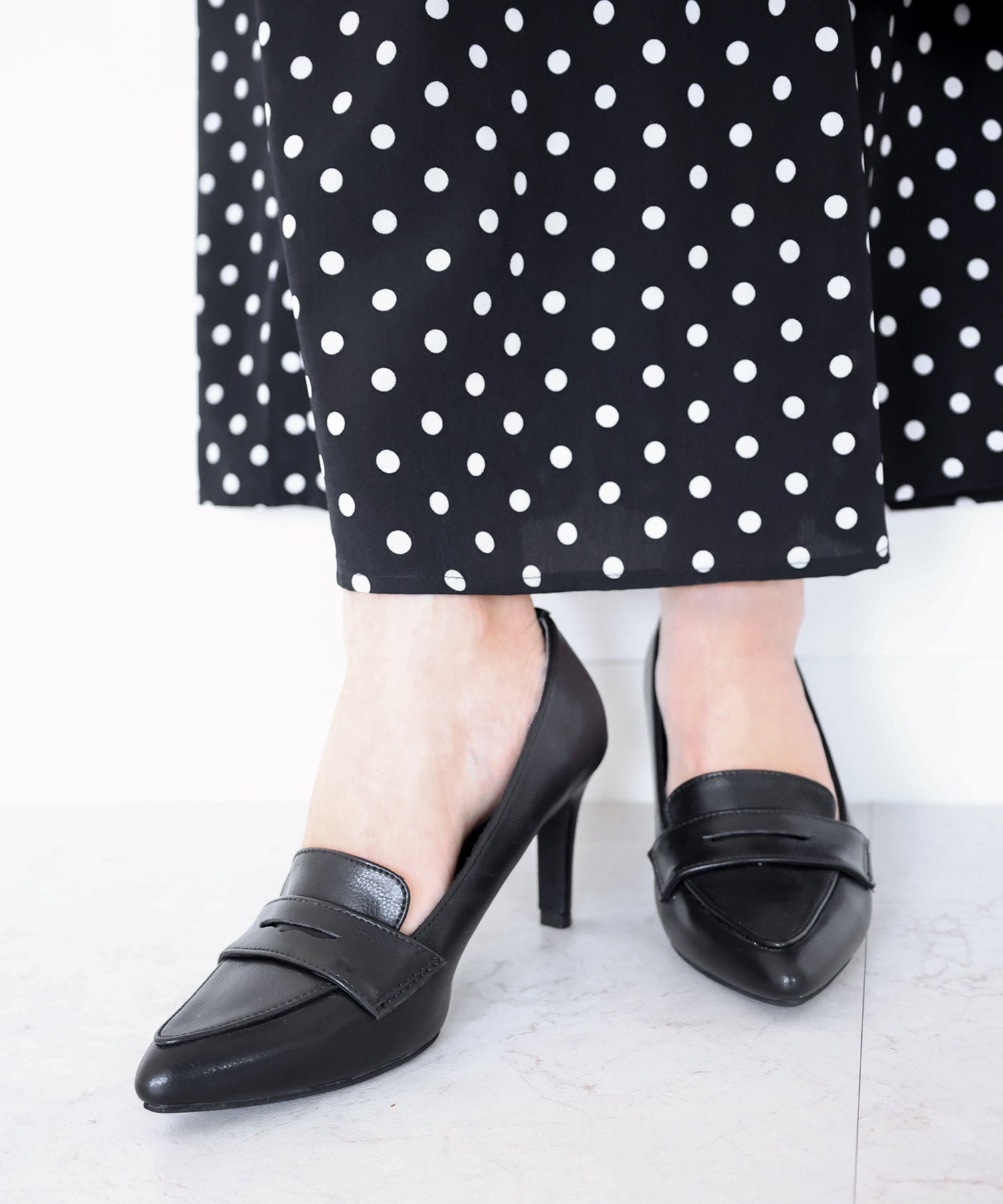 ポインテッドトゥコインローファーパンプス