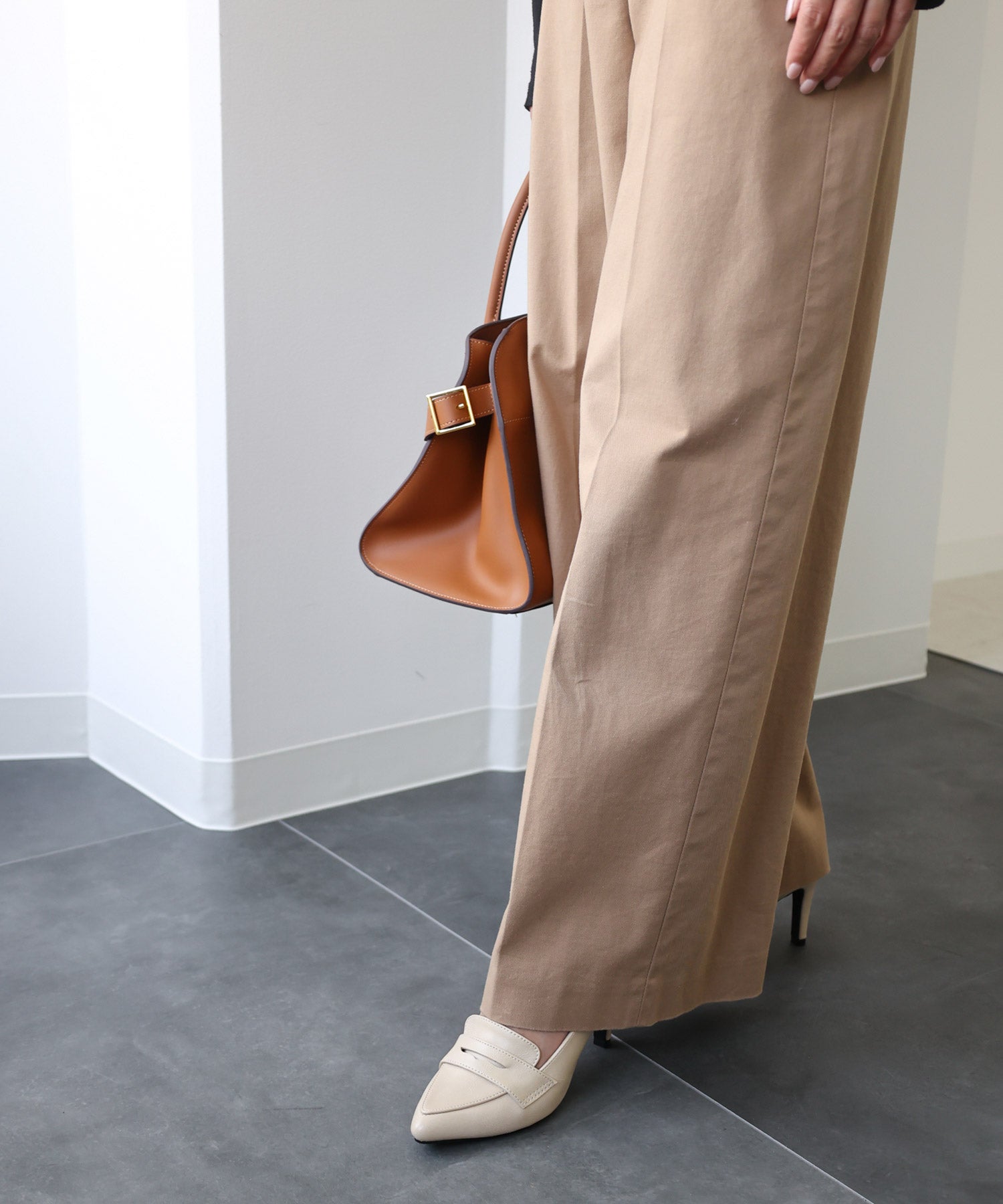 ポインテッドトゥコインローファーパンプス