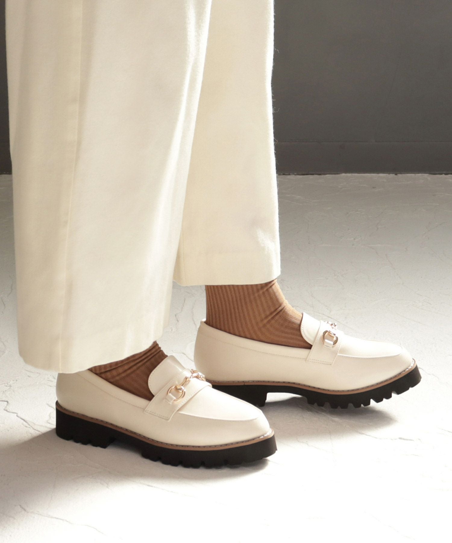 【4E幅広・大きいサイズ】ビットモチーフ厚底ローファー