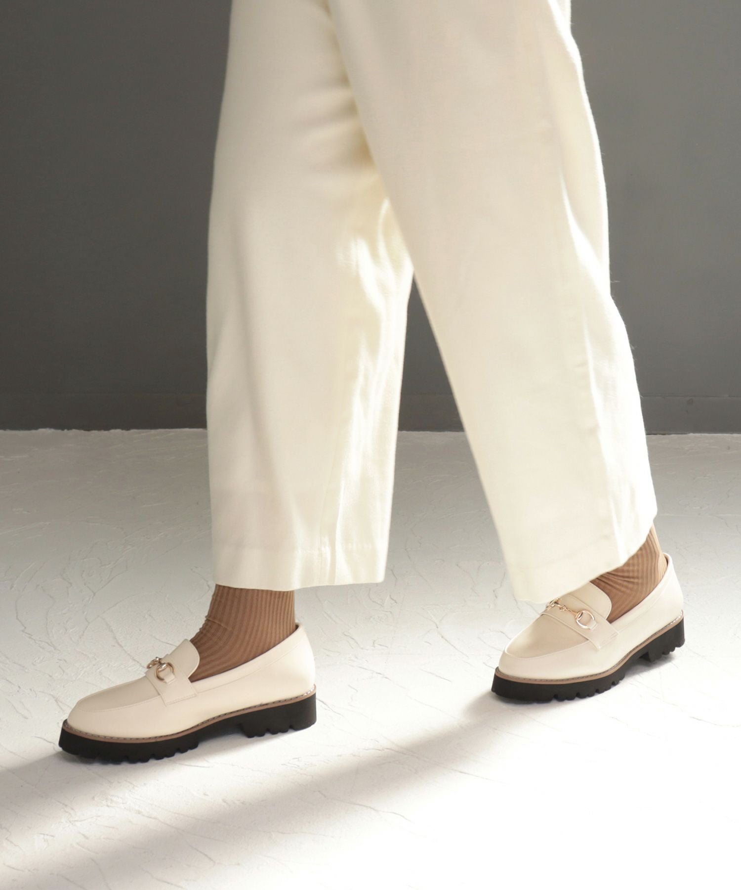 【4E幅広・大きいサイズ】ビットモチーフ厚底ローファー