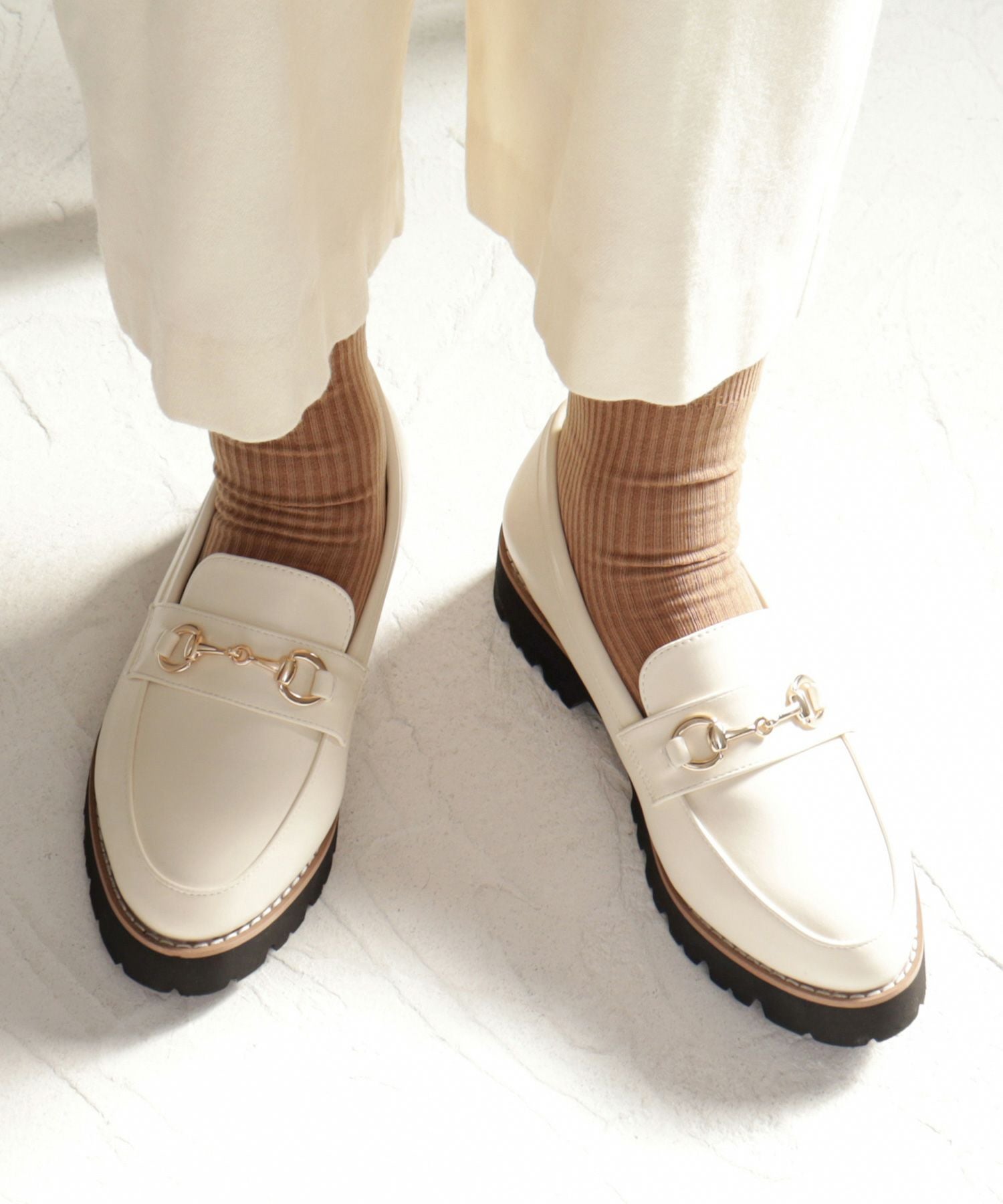 【4E幅広・大きいサイズ】ビットモチーフ厚底ローファー