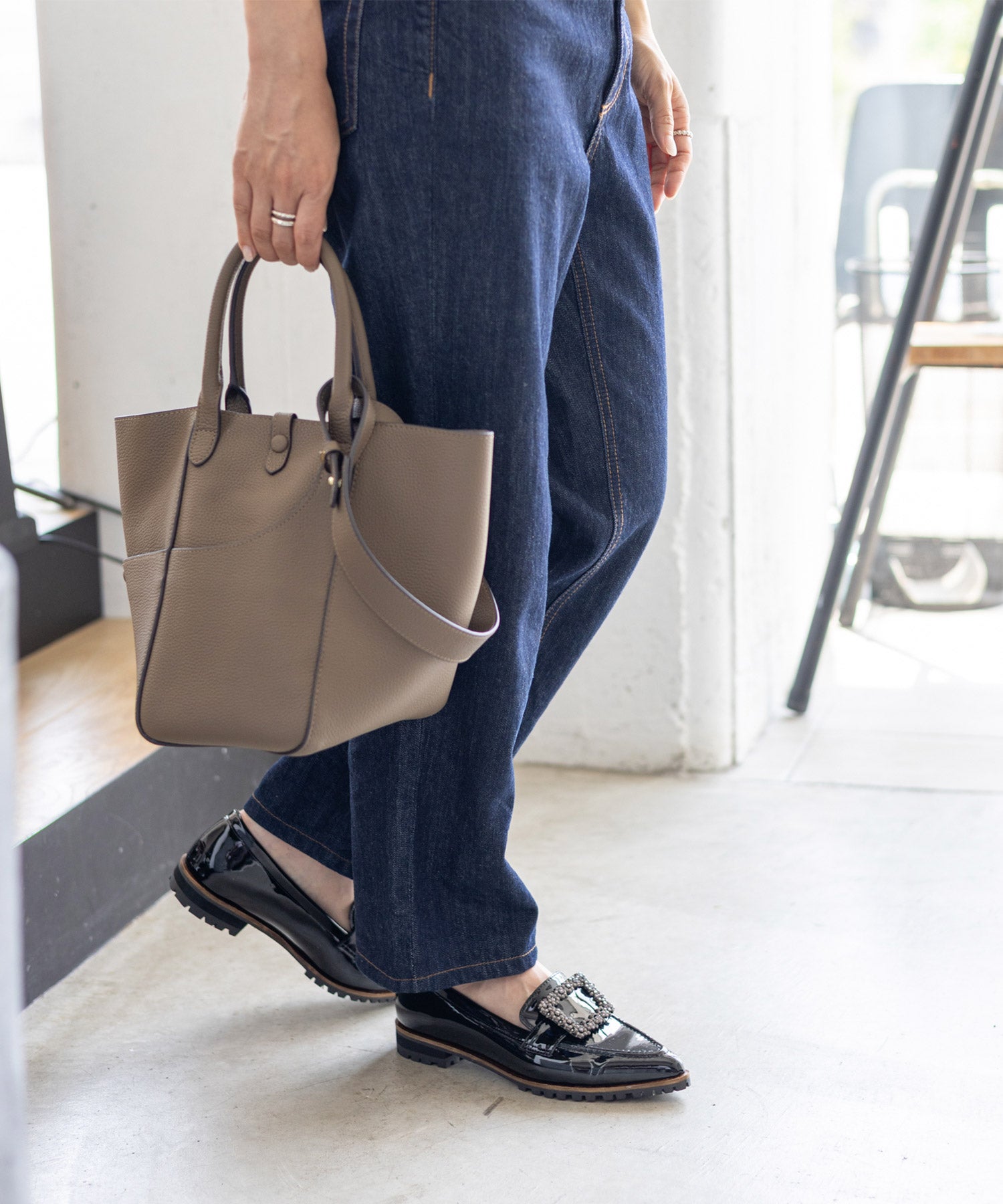 ビジューモチーフ付きトラックソールローファーパンプス 一部8月下旬入荷予定