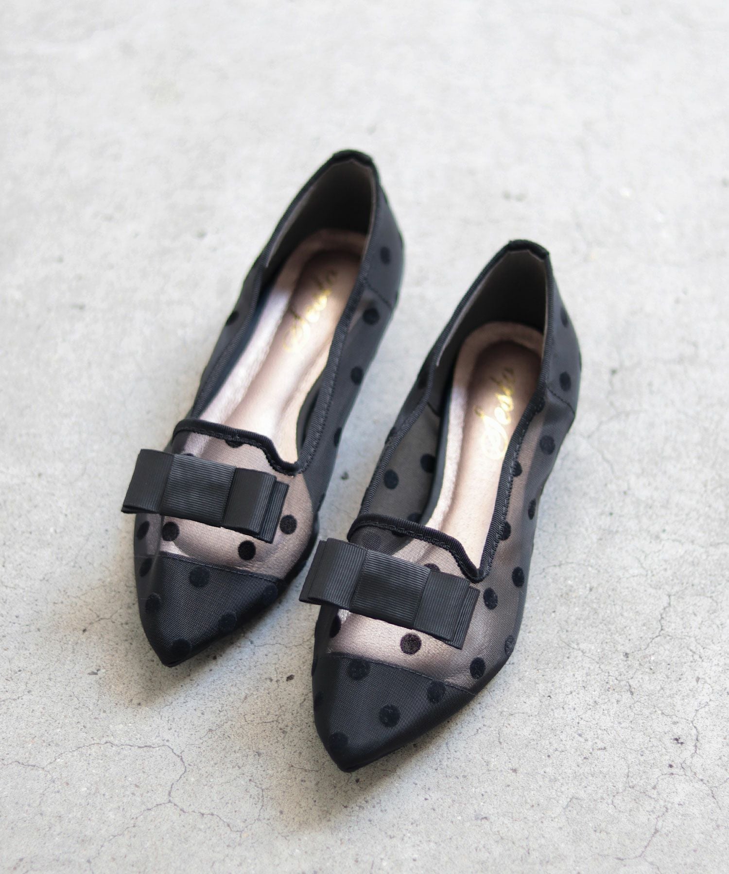 ドットチュールのリボン付きシースルーローヒールパンプス