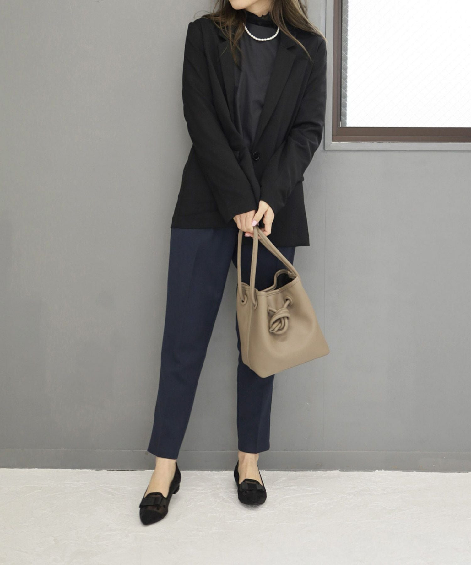 ドットチュールのリボン付きシースルーローヒールパンプス