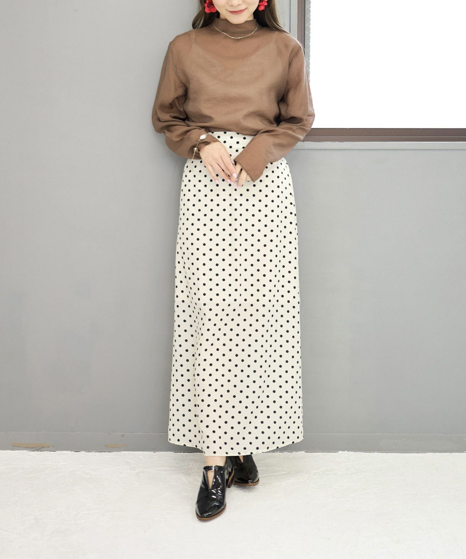 革ピースデザインのストラップドレスシューズ