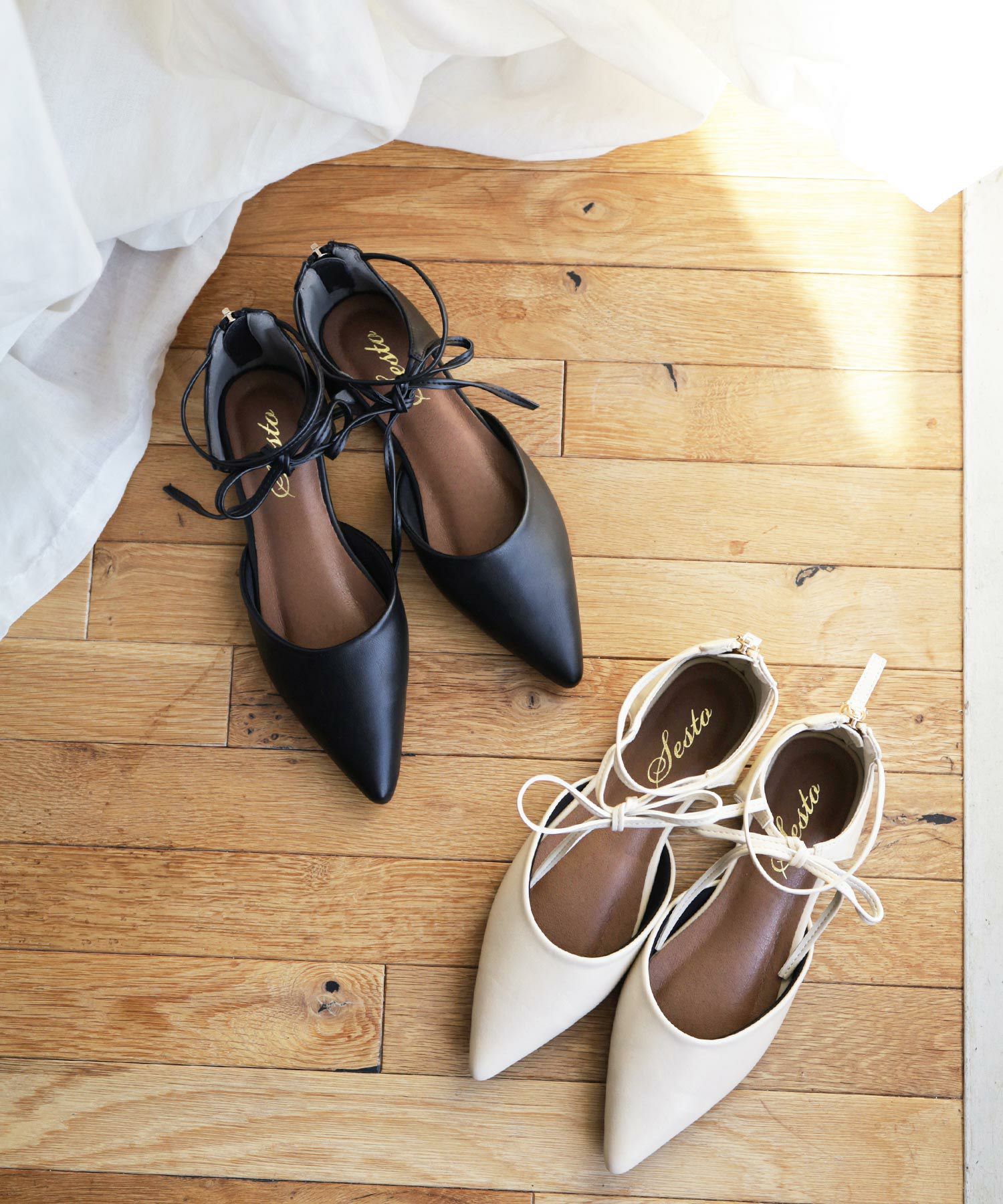 バックファスナー付きポインテッドトゥレースアップフラットパンプス 一部4月下旬入荷予定