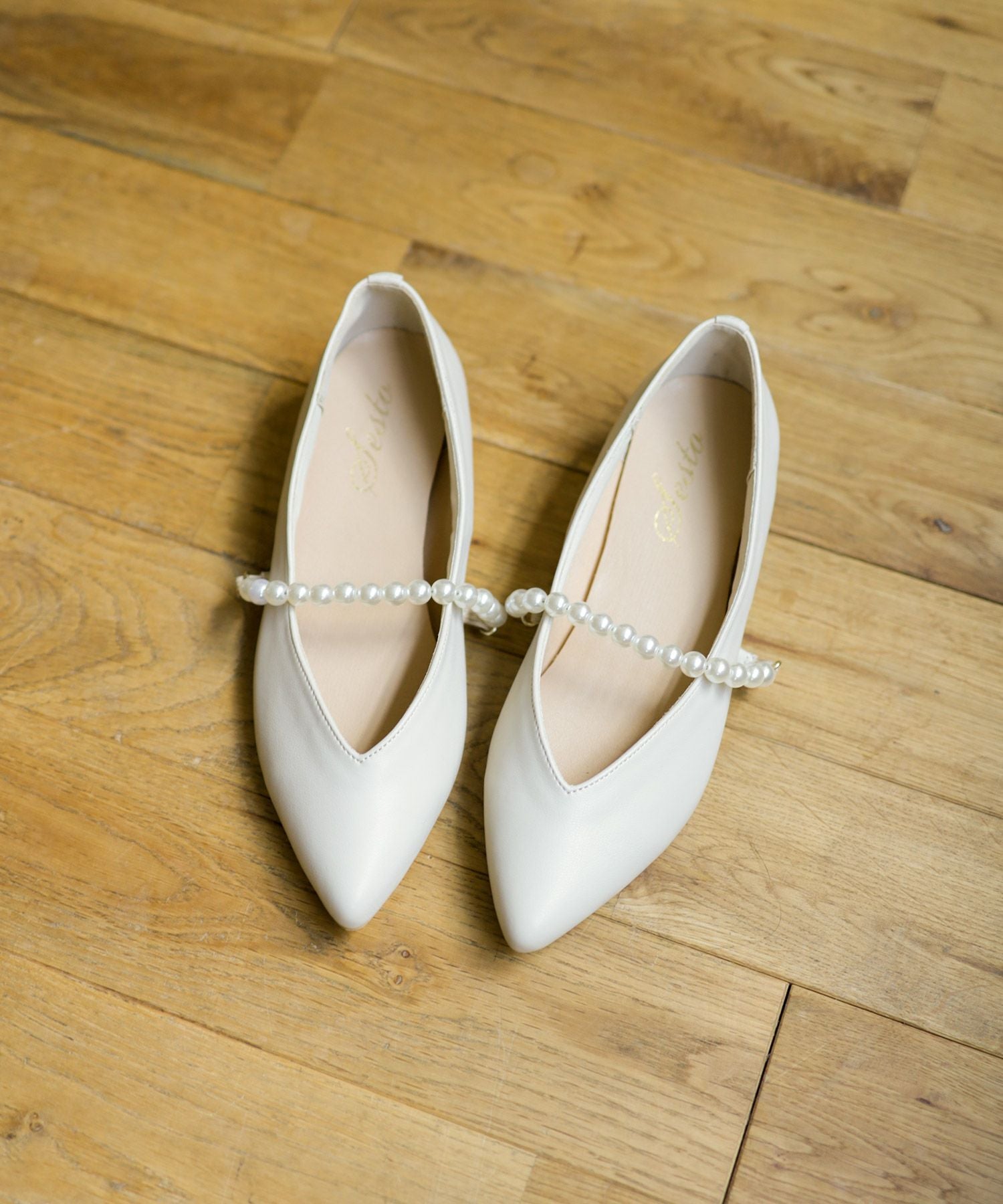 パールストラップのポインテッドトゥローヒールメリージェーンパンプス▲返品交換不可