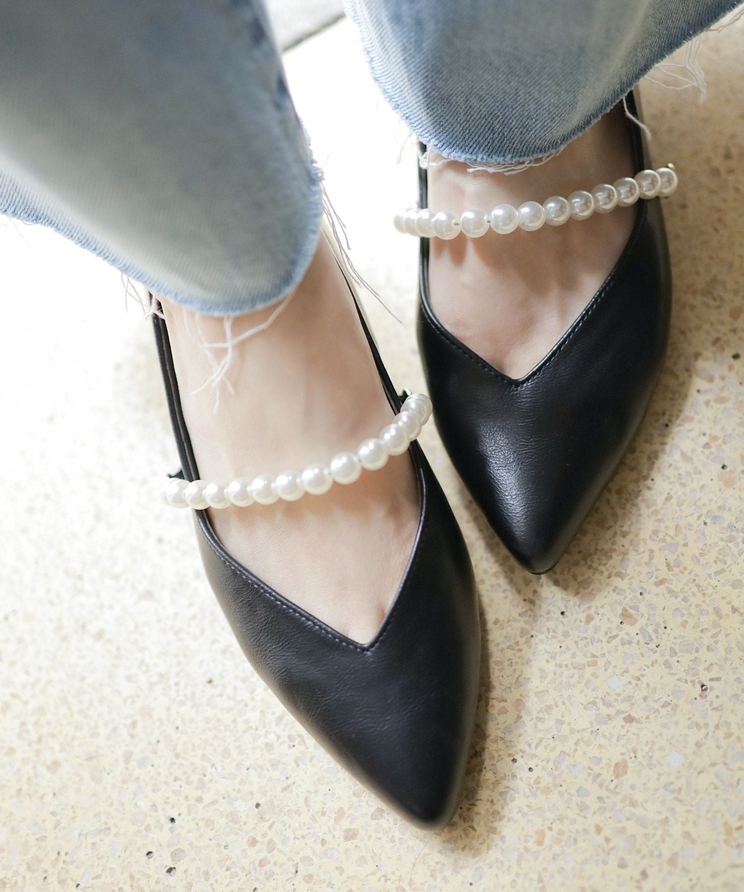 パールストラップのポインテッドトゥローヒールメリージェーンパンプス▲返品交換不可