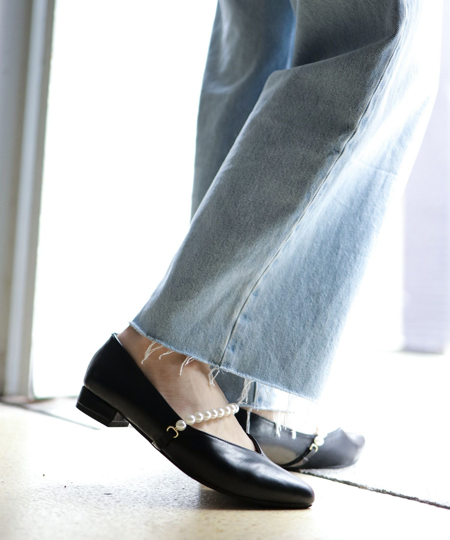 パールストラップのポインテッドトゥローヒールメリージェーンパンプス▲返品交換不可