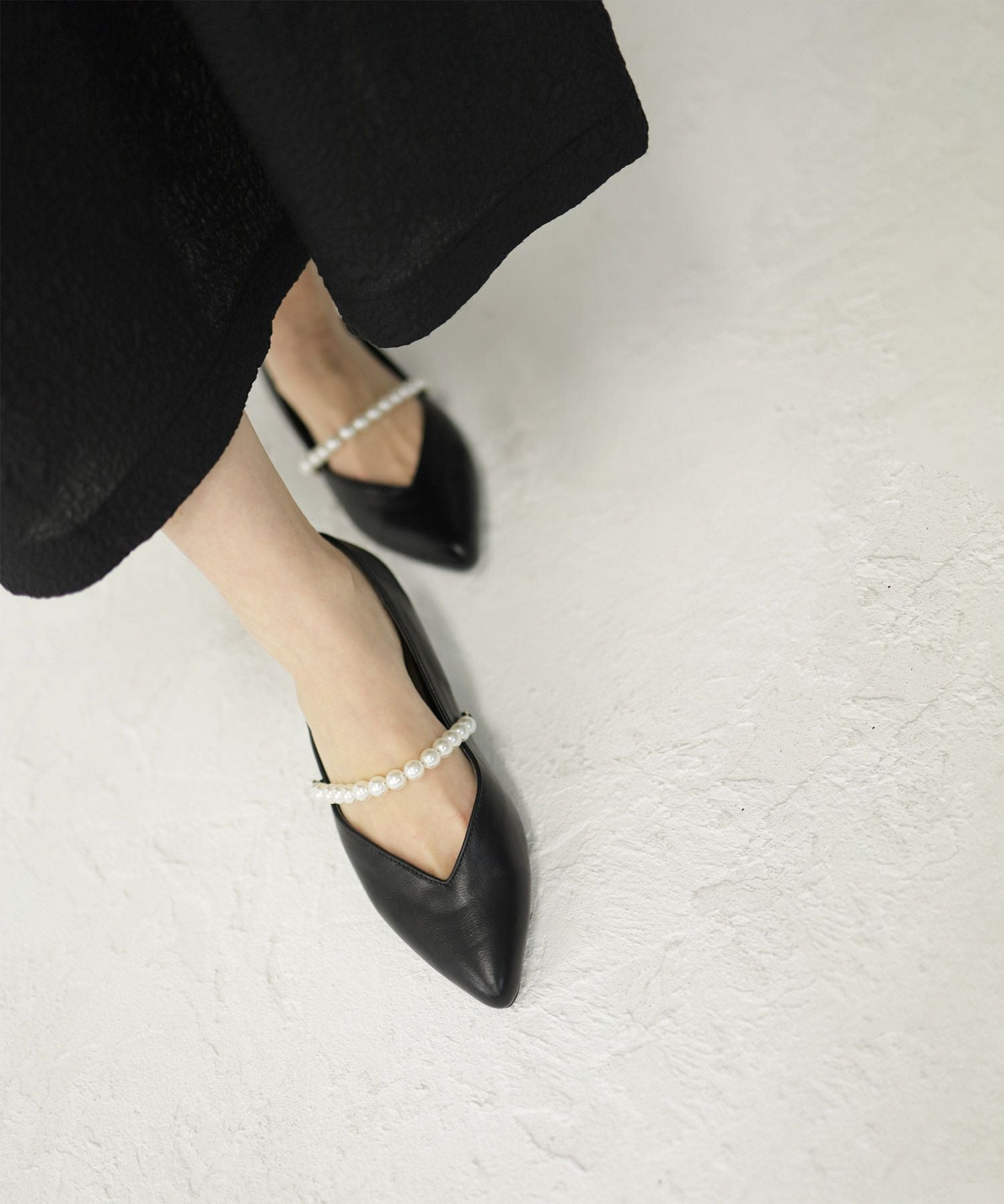 パールストラップのポインテッドトゥローヒールメリージェーンパンプス▲返品交換不可