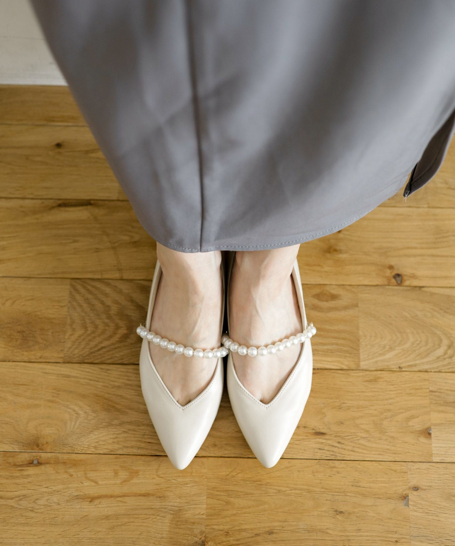パールストラップのポインテッドトゥローヒールメリージェーンパンプス▲返品交換不可