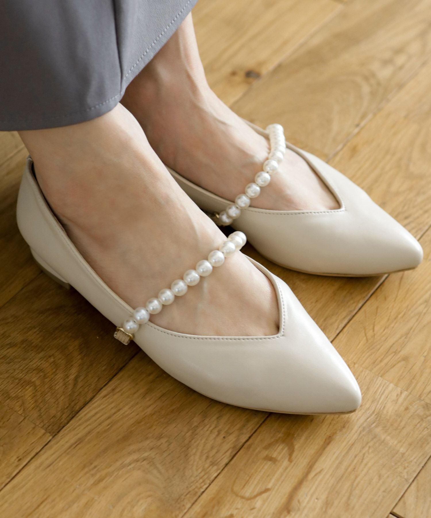 パールストラップのポインテッドトゥローヒールメリージェーンパンプス▲返品交換不可