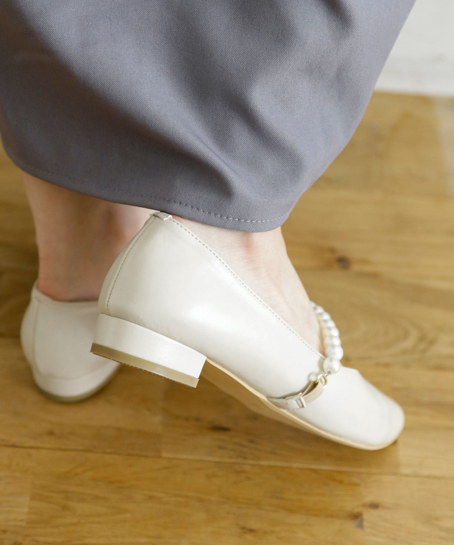 パールストラップのポインテッドトゥローヒールメリージェーンパンプス▲返品交換不可