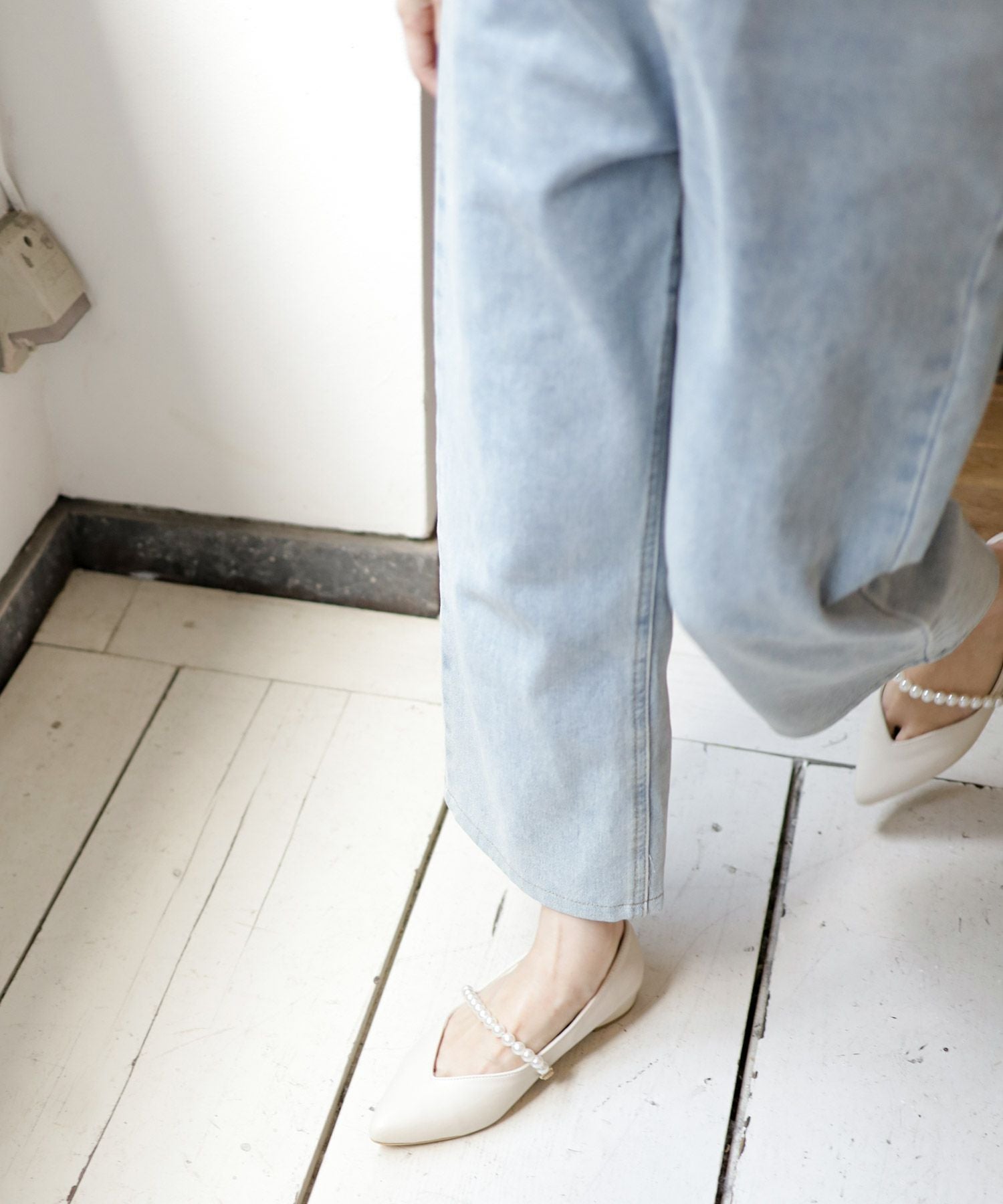 パールストラップのポインテッドトゥローヒールメリージェーンパンプス▲返品交換不可