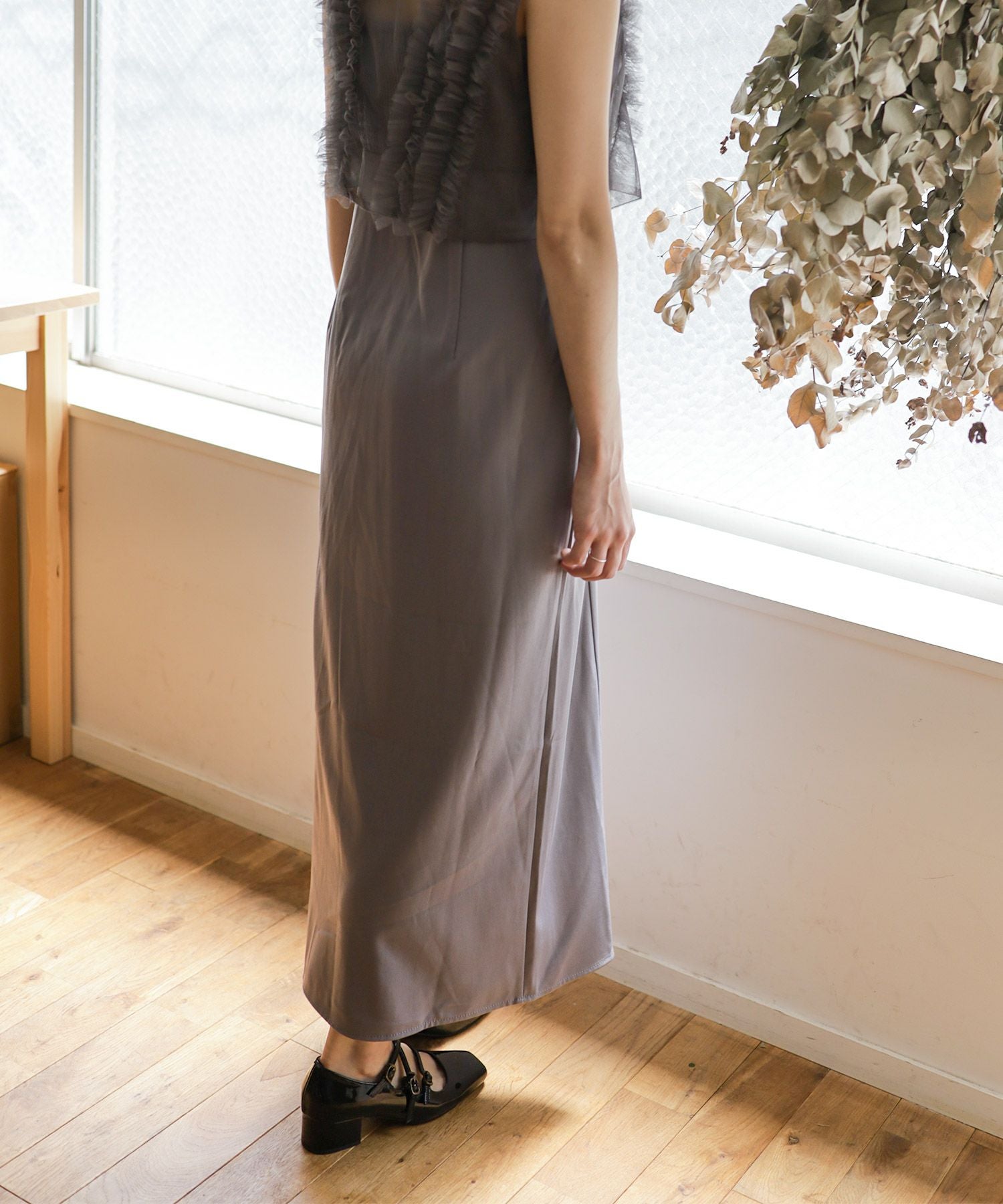 3連ベルトのスクエアトゥミドルヒールエナメルストラップパンプス ▲返品不可