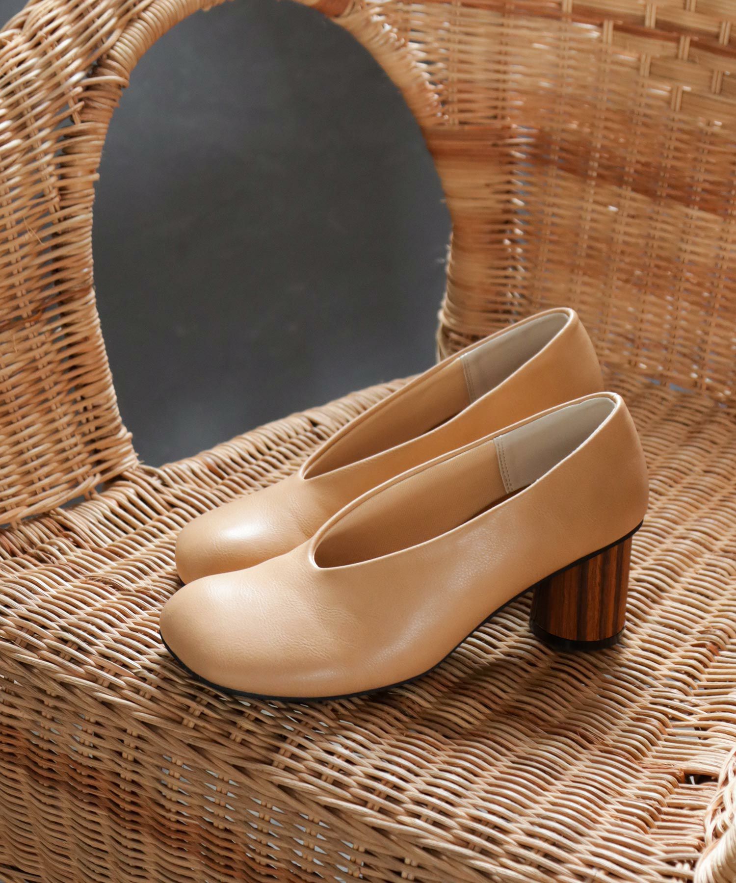 ウッド巻きヒールのアシンメトリートゥUカットパンプス 【公式ショップ・ZOZOTOWN・amazon限定販売アイテム】▲返品交換不可