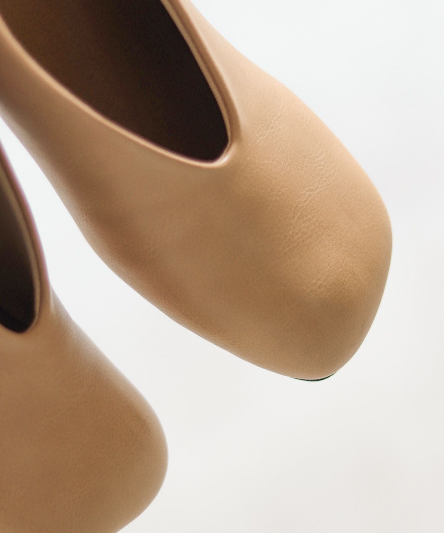 ウッド巻きヒールのアシンメトリートゥUカットパンプス 【公式ショップ・ZOZOTOWN・amazon限定販売アイテム】▲返品交換不可