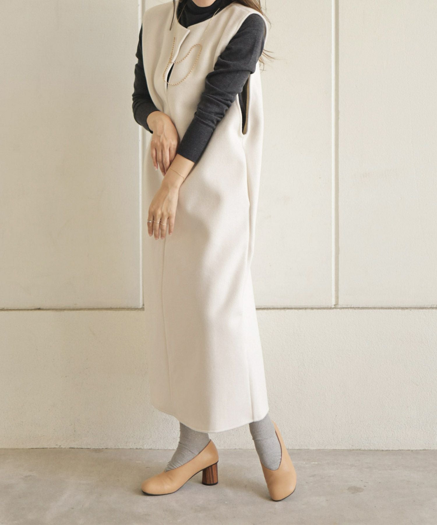 ウッド巻きヒールのアシンメトリートゥUカットパンプス 【公式ショップ・ZOZOTOWN・amazon限定販売アイテム】▲返品交換不可