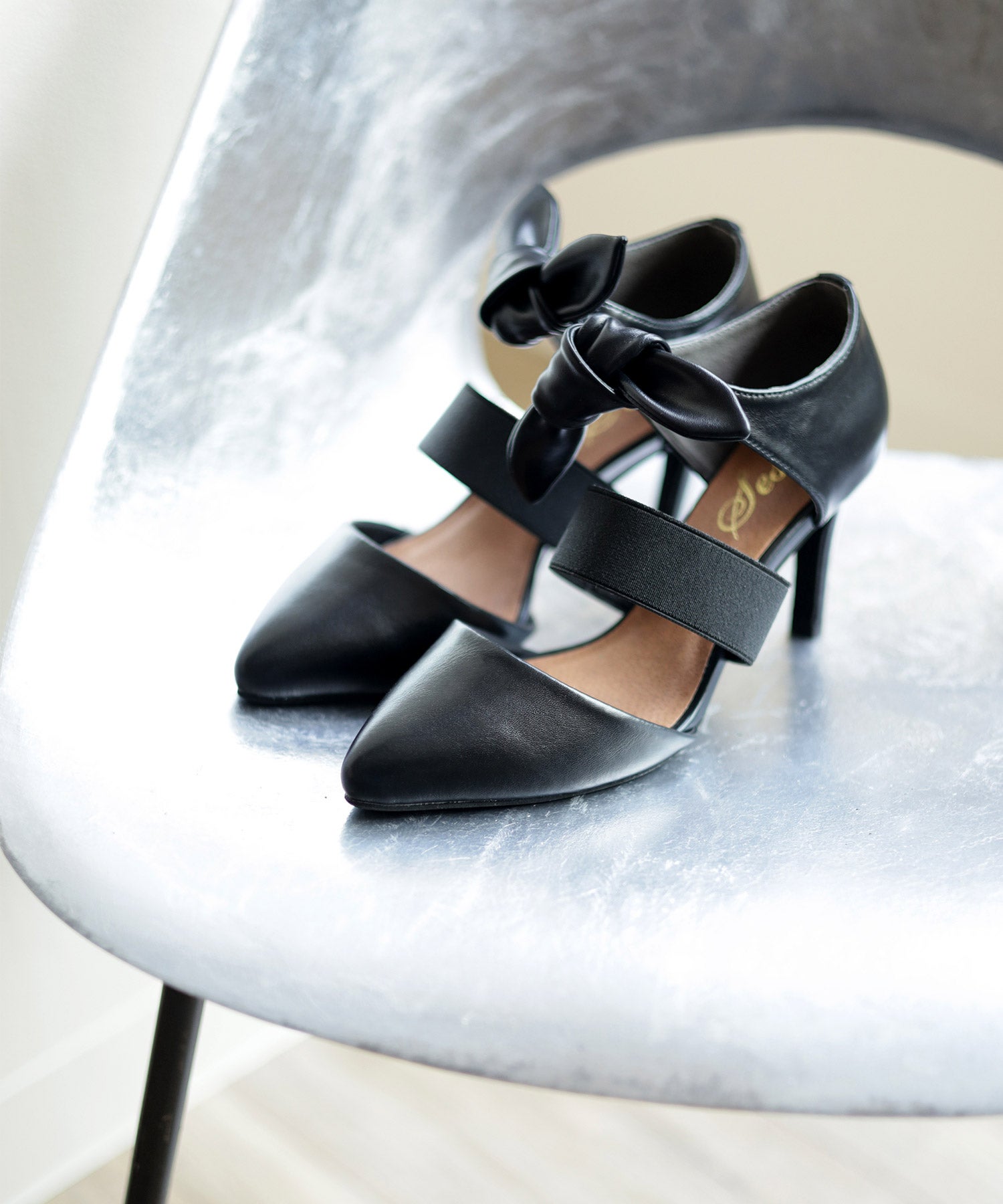 取り外しできるリボン付きゴムストラップピンヒールポインテッドトゥパンプス▲返品交換不可