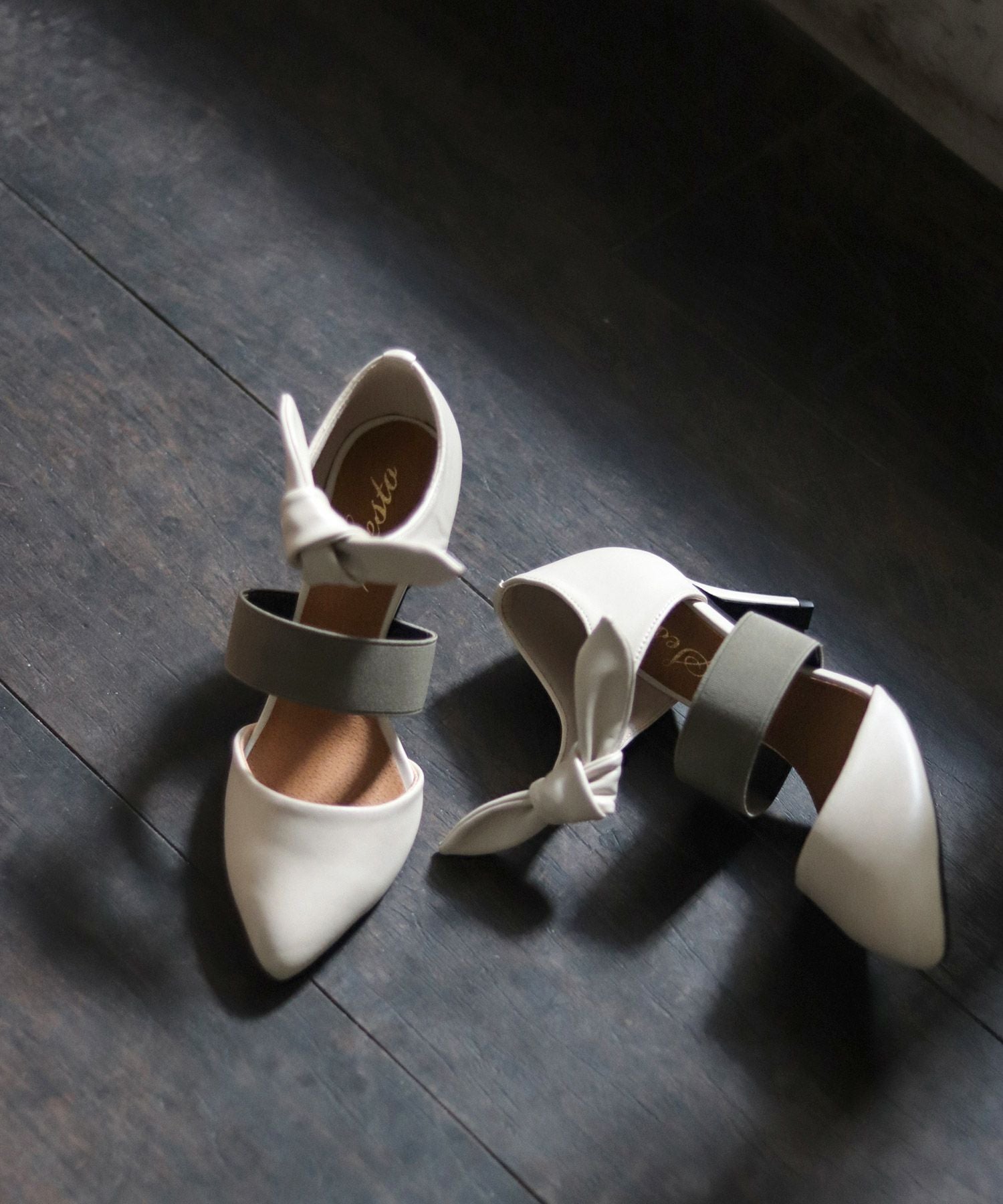 取り外しできるリボン付きゴムストラップピンヒールポインテッドトゥパンプス▲返品交換不可