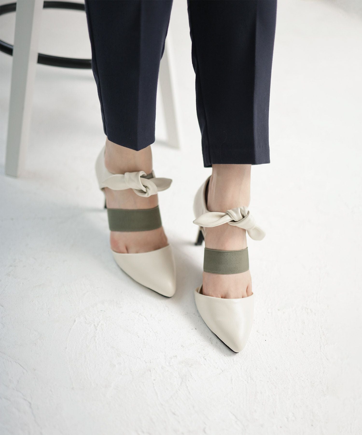 取り外しできるリボン付きゴムストラップピンヒールポインテッドトゥパンプス▲返品交換不可