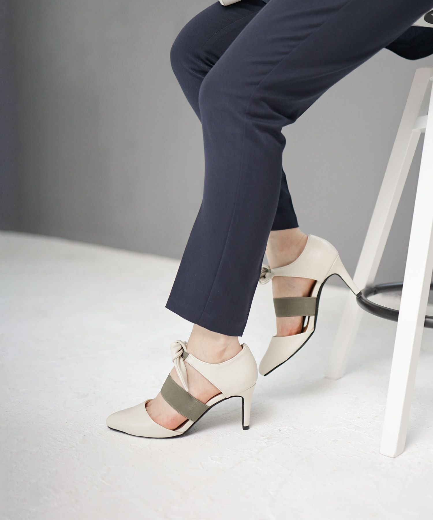 取り外しできるリボン付きゴムストラップピンヒールポインテッドトゥパンプス▲返品交換不可