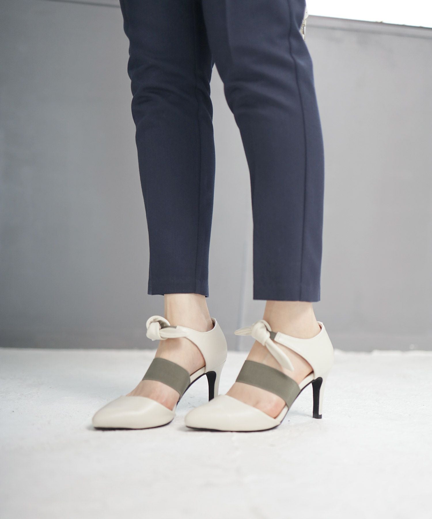 取り外しできるリボン付きゴムストラップピンヒールポインテッドトゥパンプス▲返品交換不可