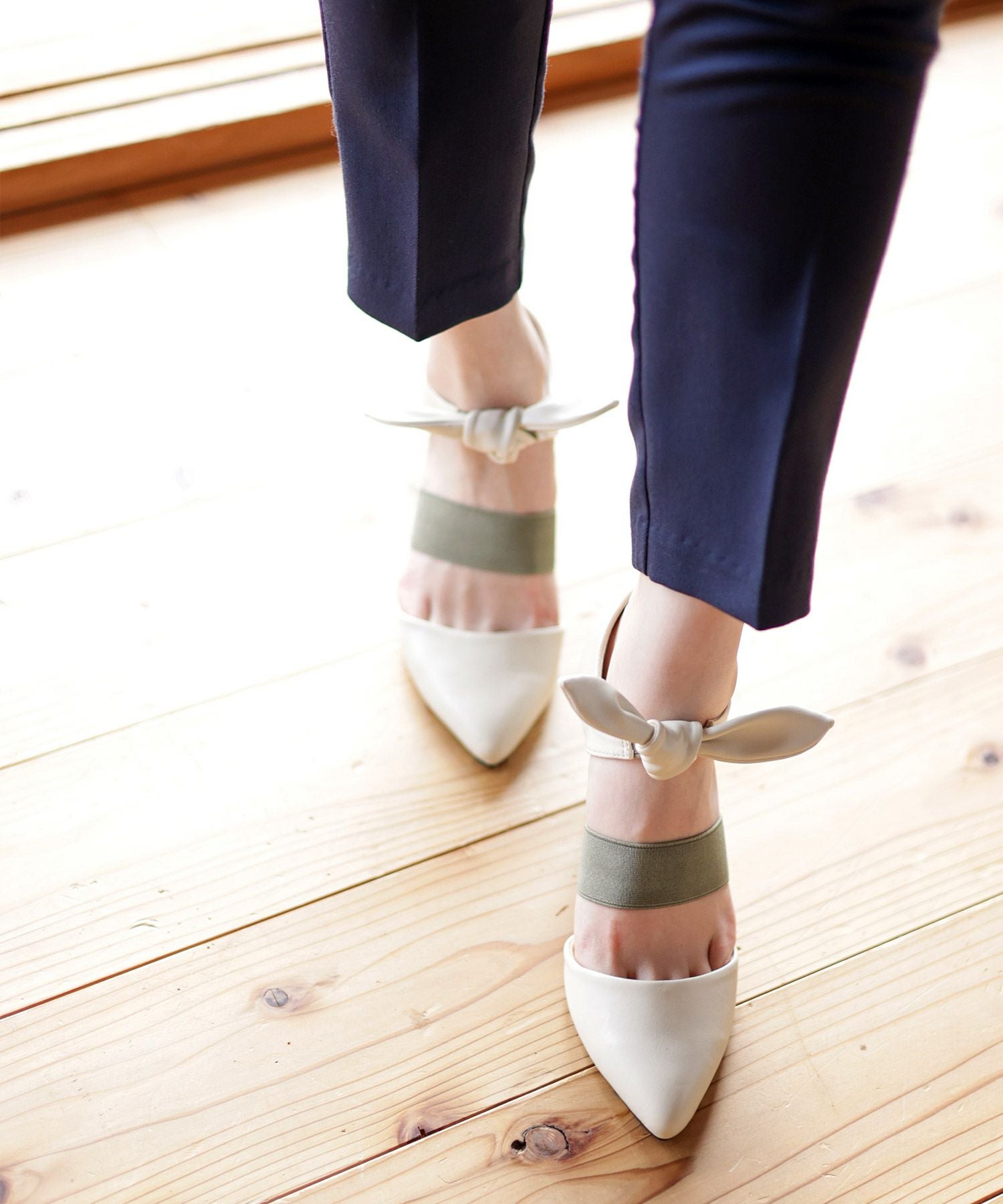 取り外しできるリボン付きゴムストラップピンヒールポインテッドトゥパンプス▲返品交換不可