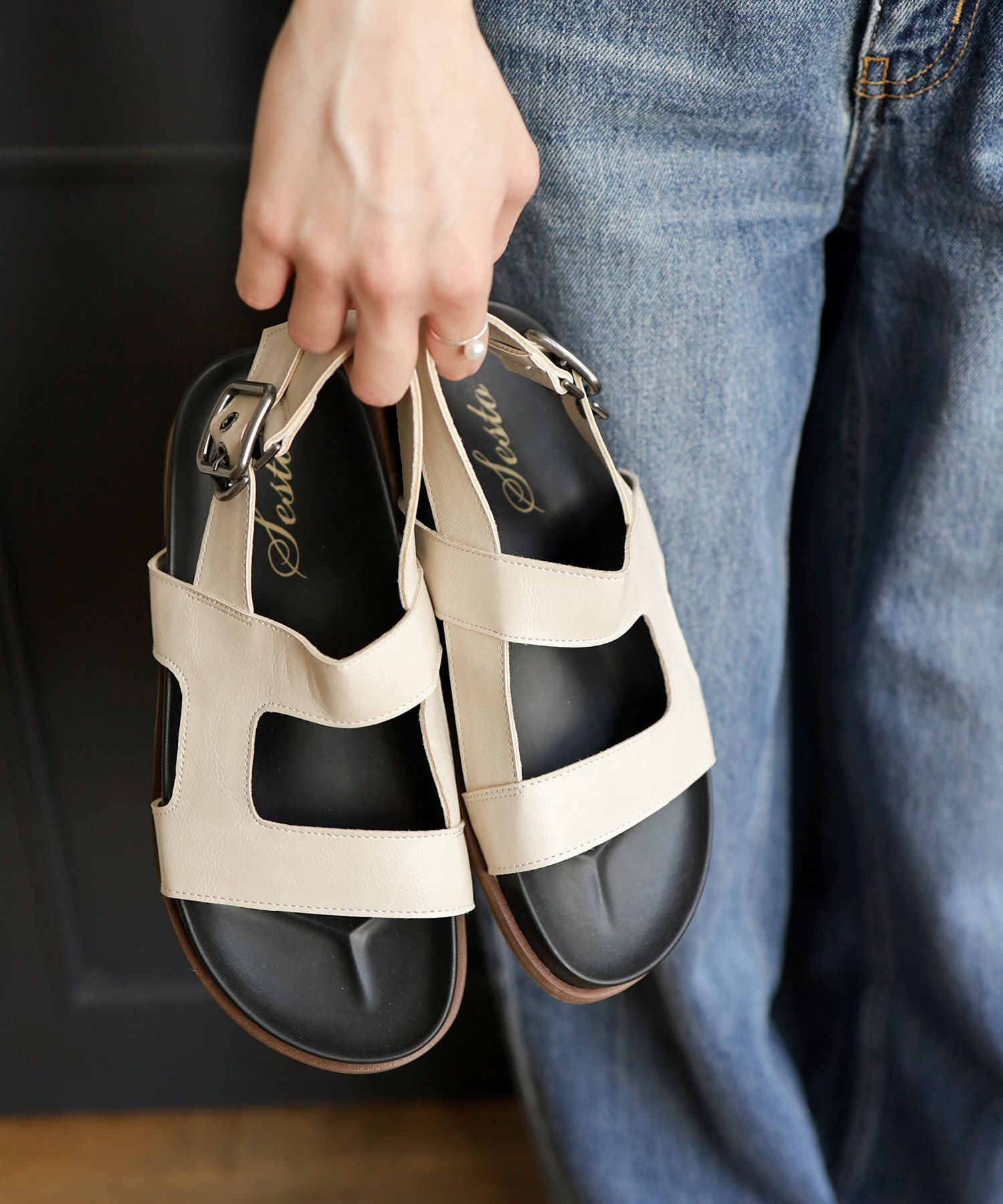 ラティスカットストラップのフットベッドサンダル【公式ショップ・ZOZOTOWN・Amazon限定販売アイテム】▲返品交換不可