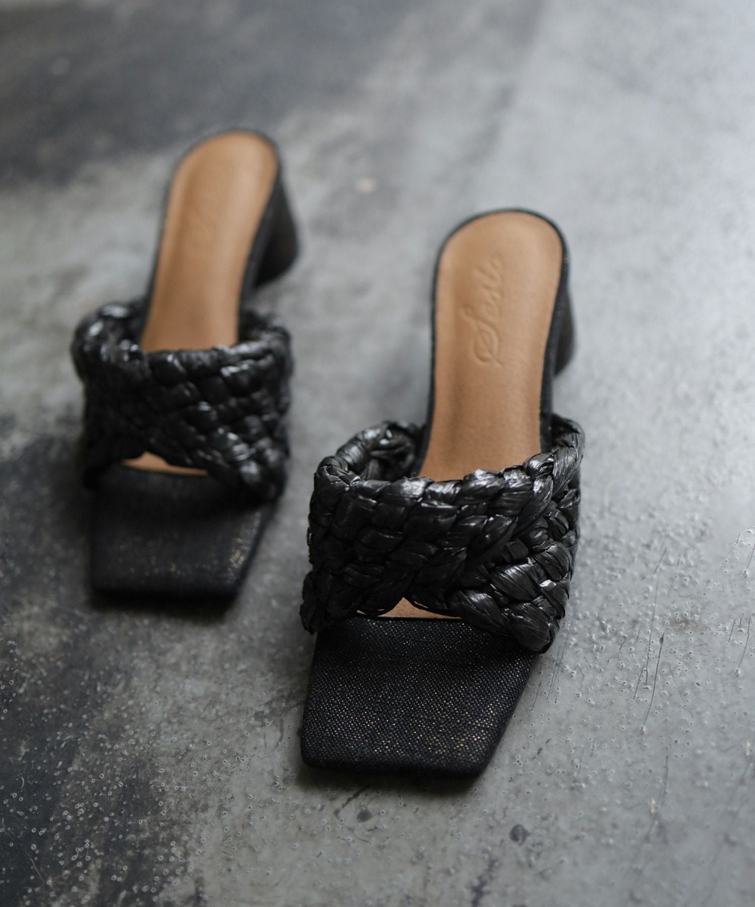 編み込みデザインサークルヒールミュールサンダル▲返品不可