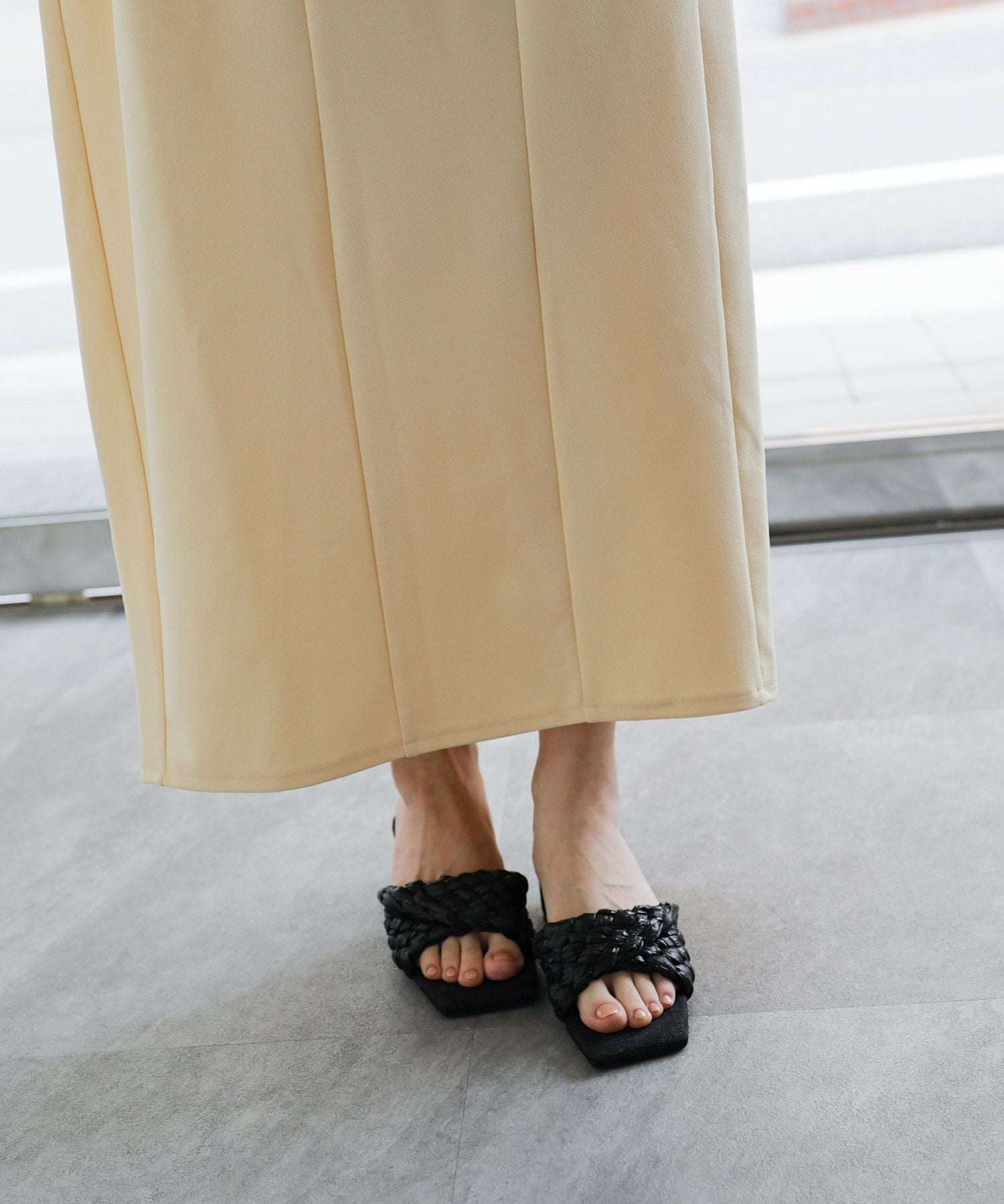 編み込みデザインサークルヒールミュールサンダル▲返品不可